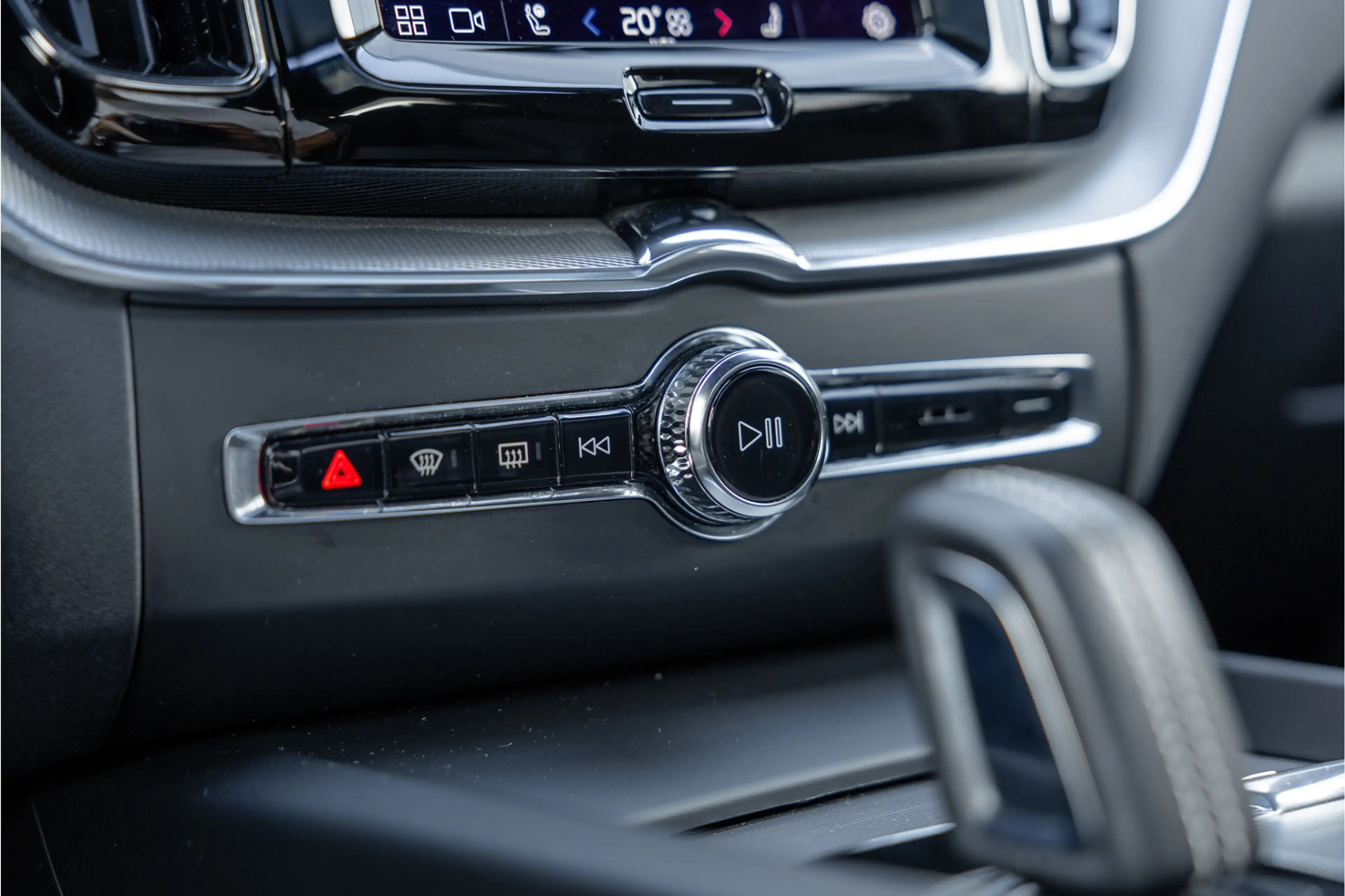 Volvo XC60 2.0 Recharge T6 AWD R-Design Pano / Harman Kardon — photo 50