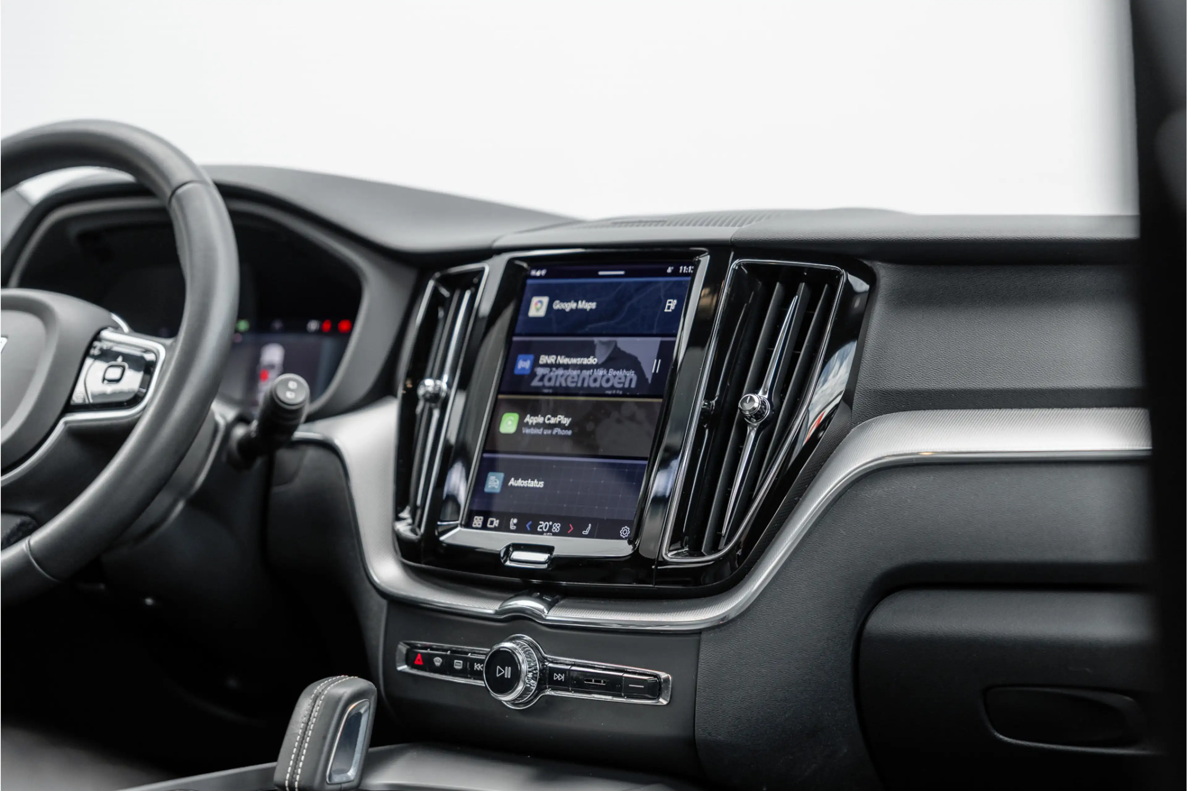 Volvo XC60 2.0 Recharge T6 AWD R-Design Pano / Harman Kardon — photo 10