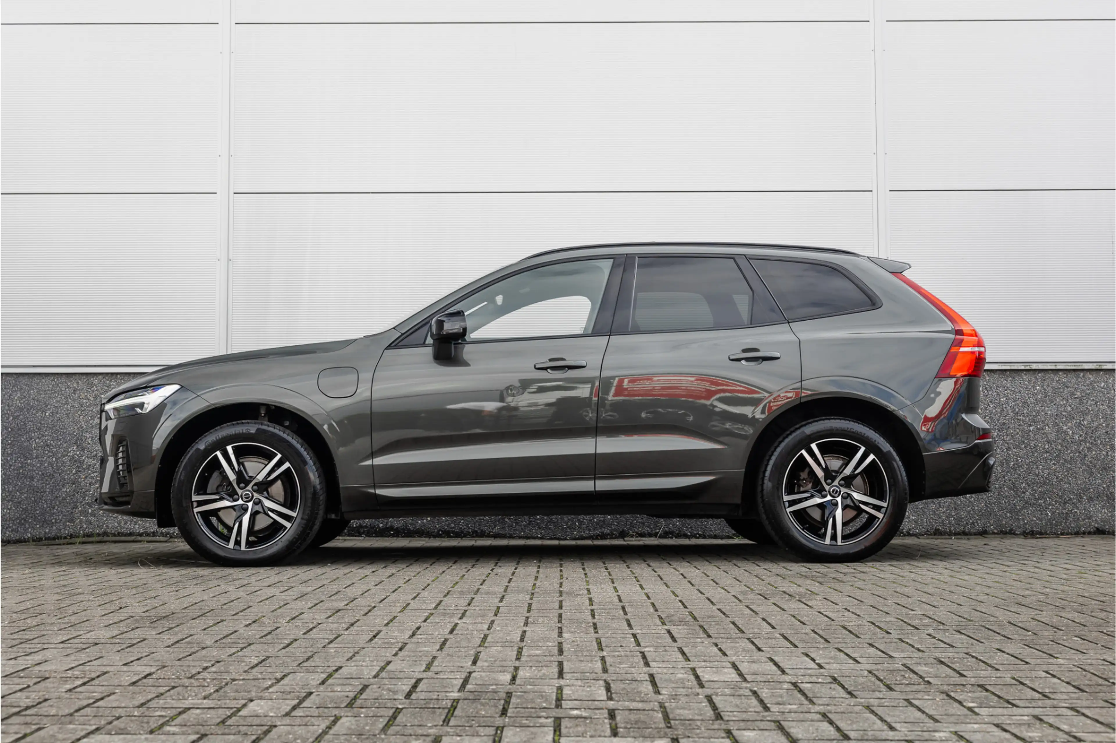 Volvo XC60 2.0 Recharge T6 AWD R-Design Pano / Harman Kardon — photo 4