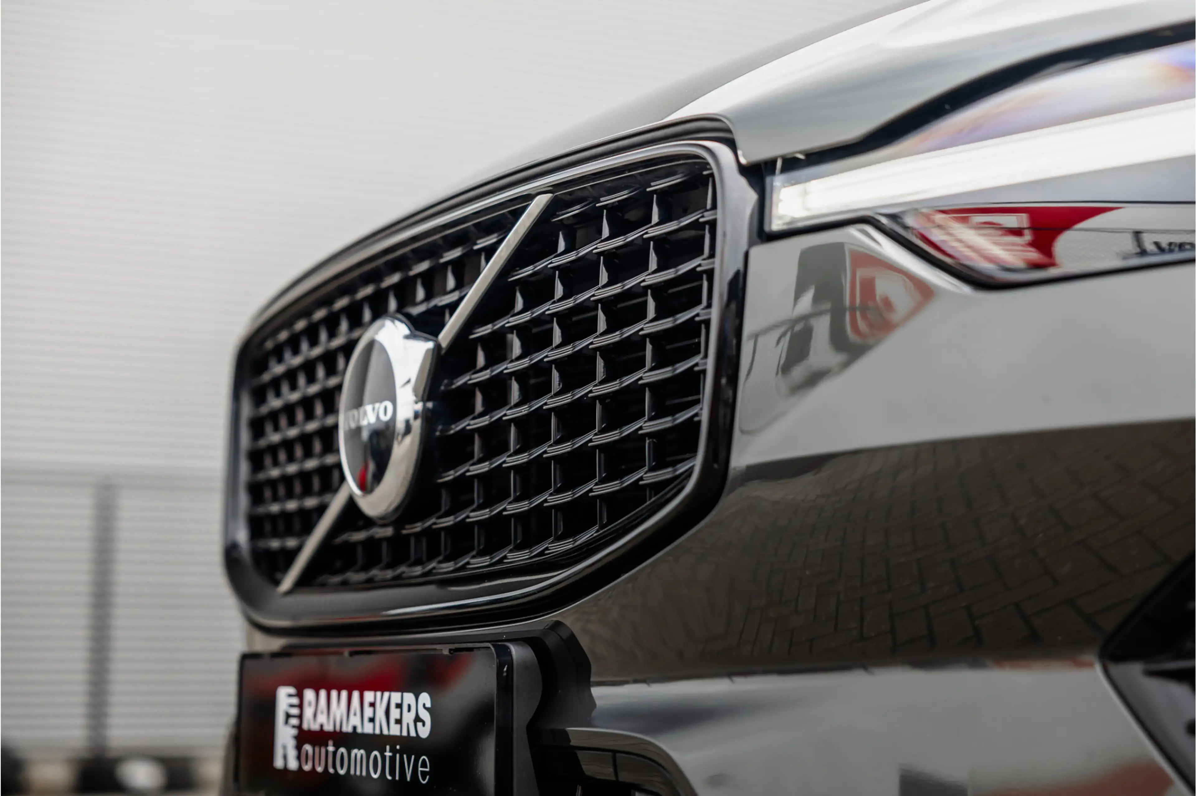 Volvo XC60 2.0 Recharge T6 AWD R-Design Pano / Harman Kardon — photo 18