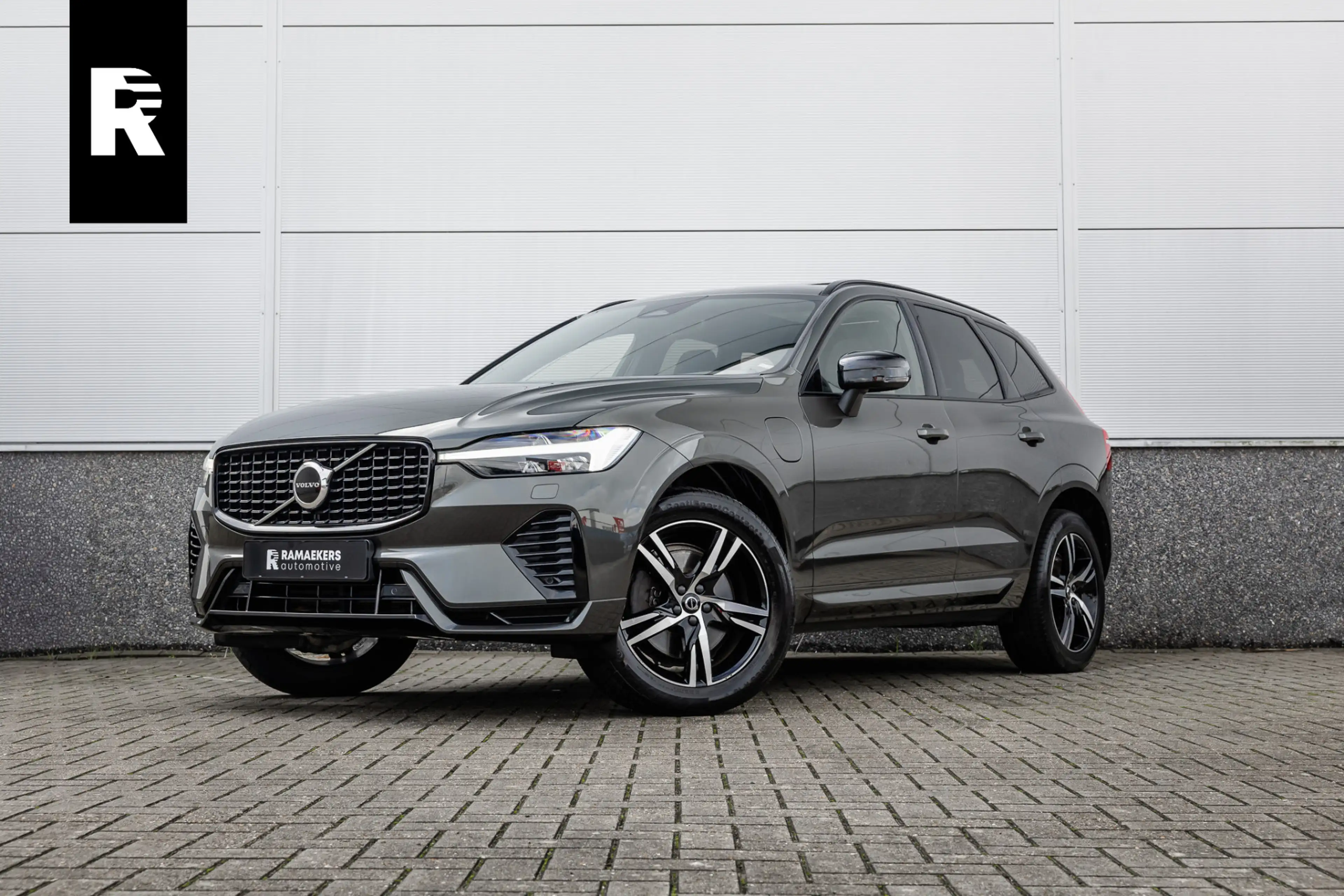 Volvo XC60 2.0 Recharge T6 AWD R-Design Pano / Harman Kardon