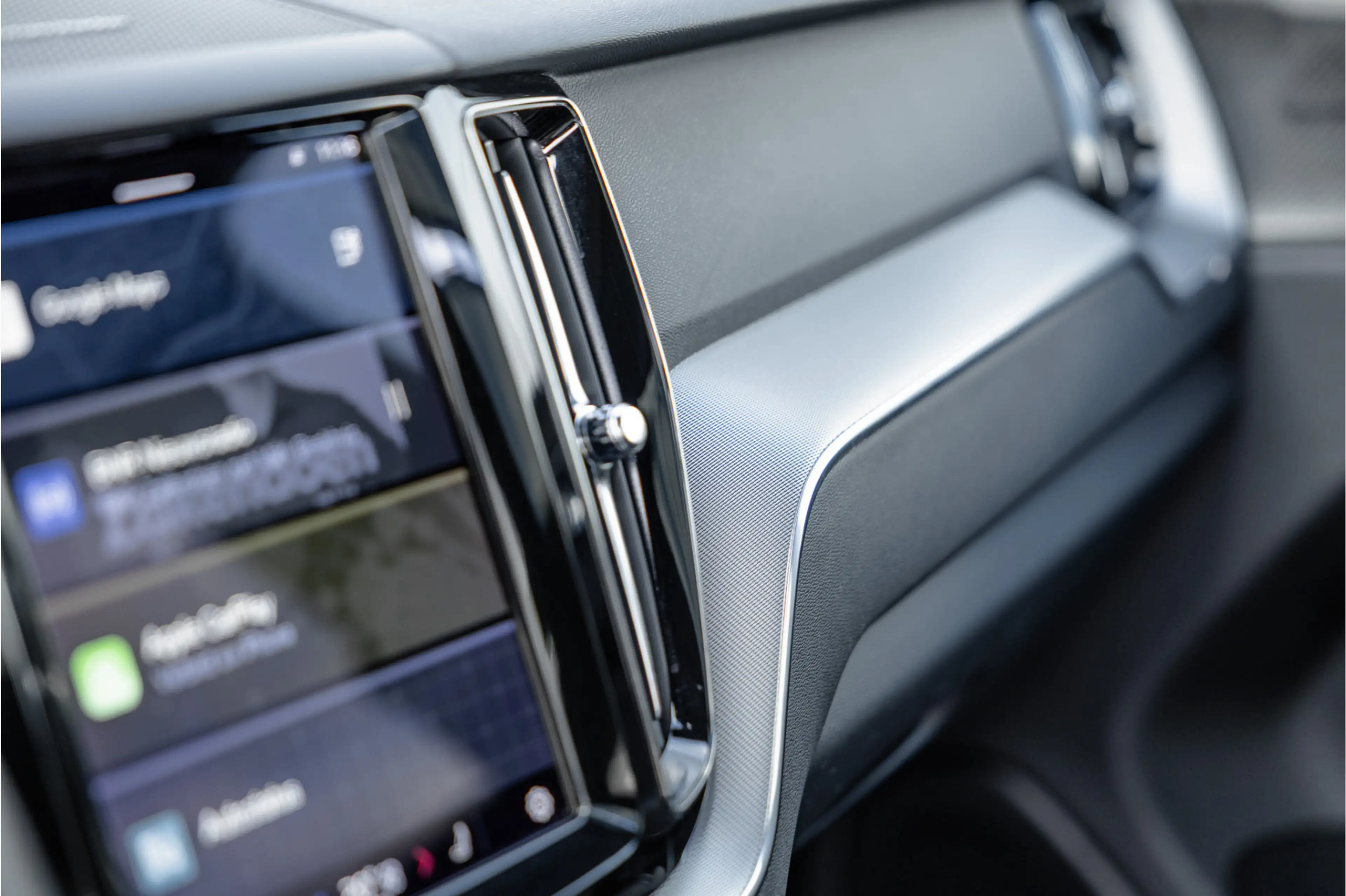 Volvo XC60 2.0 Recharge T6 AWD R-Design Pano / Harman Kardon — photo 46