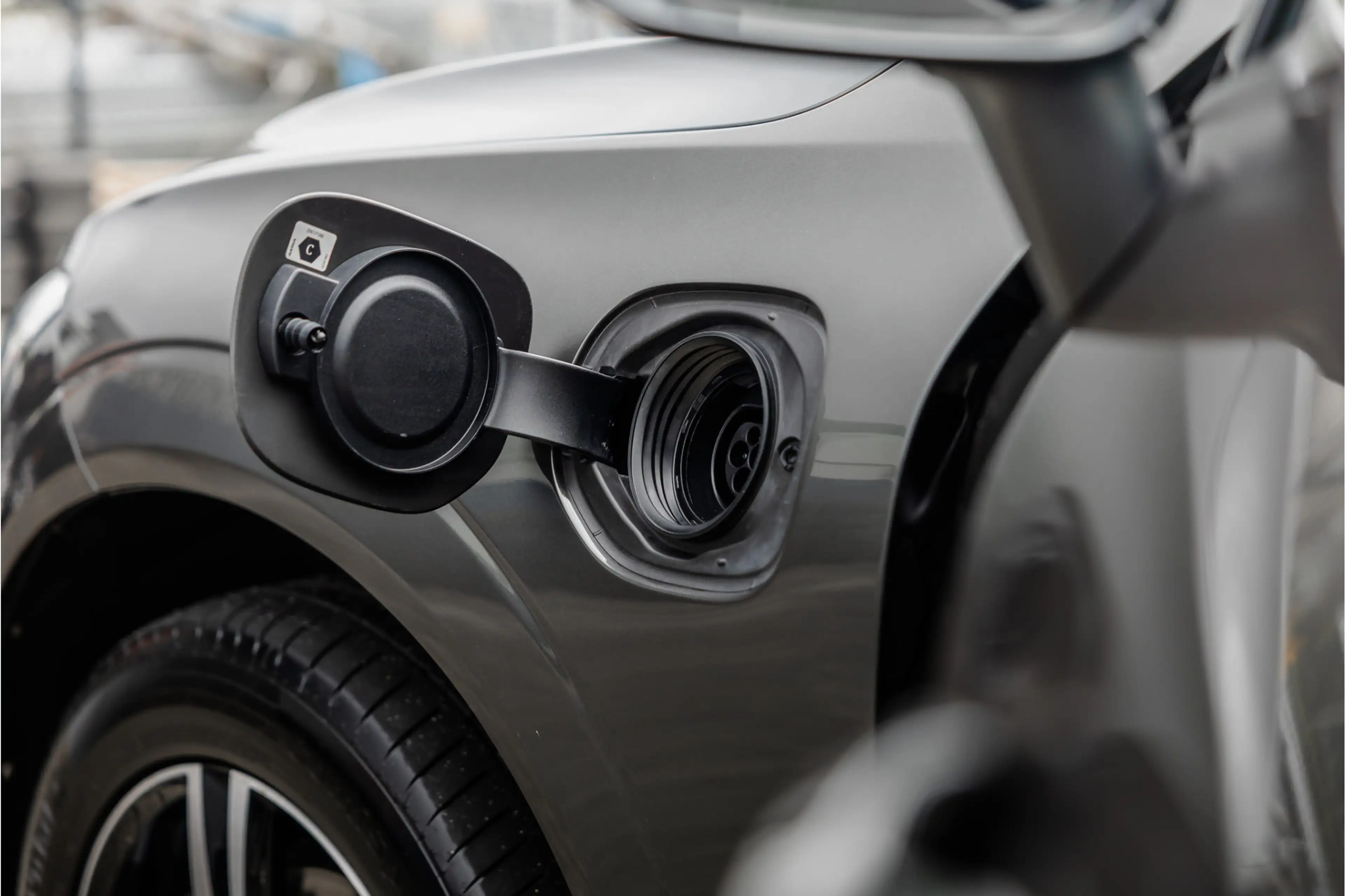 Volvo XC60 2.0 Recharge T6 AWD R-Design Pano / Harman Kardon — photo 23