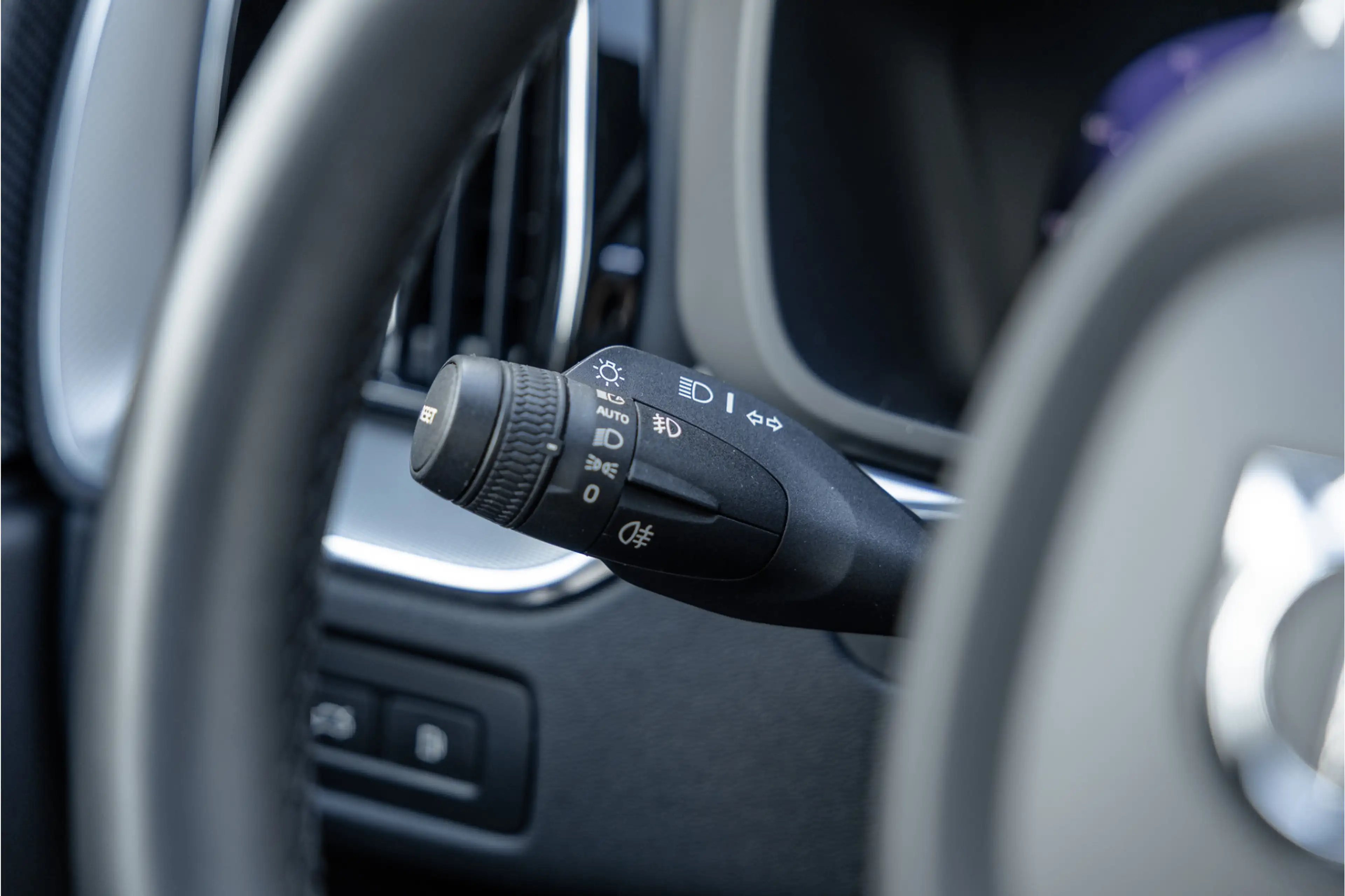 Volvo XC60 2.0 Recharge T6 AWD R-Design Pano / Harman Kardon — photo 48