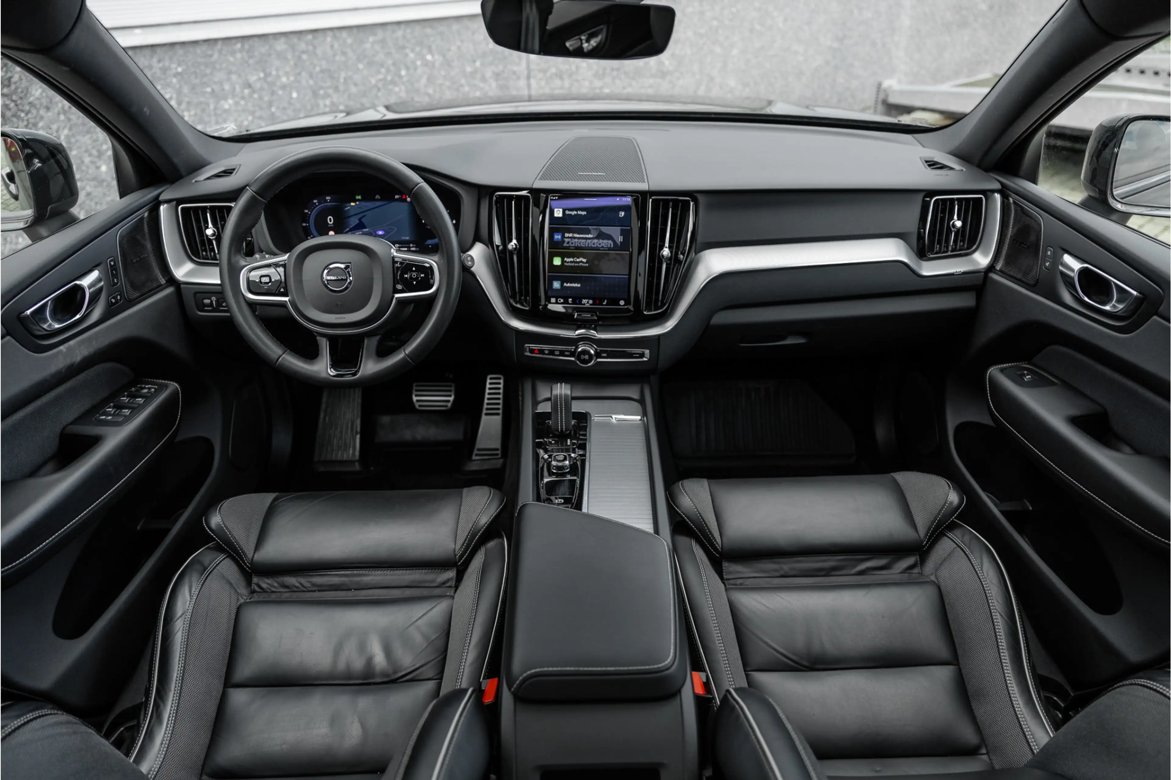 Volvo XC60 2.0 Recharge T6 AWD R-Design Pano / Harman Kardon — photo 6