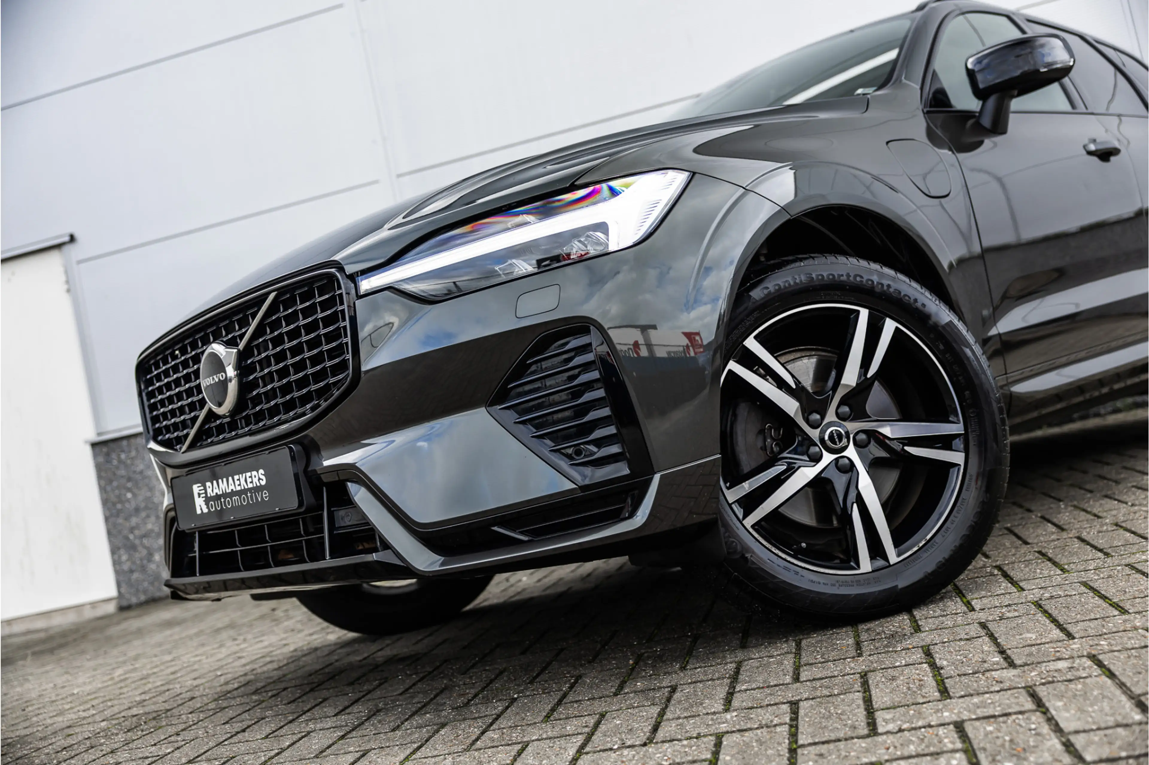 Volvo XC60 2.0 Recharge T6 AWD R-Design Pano / Harman Kardon — photo 30