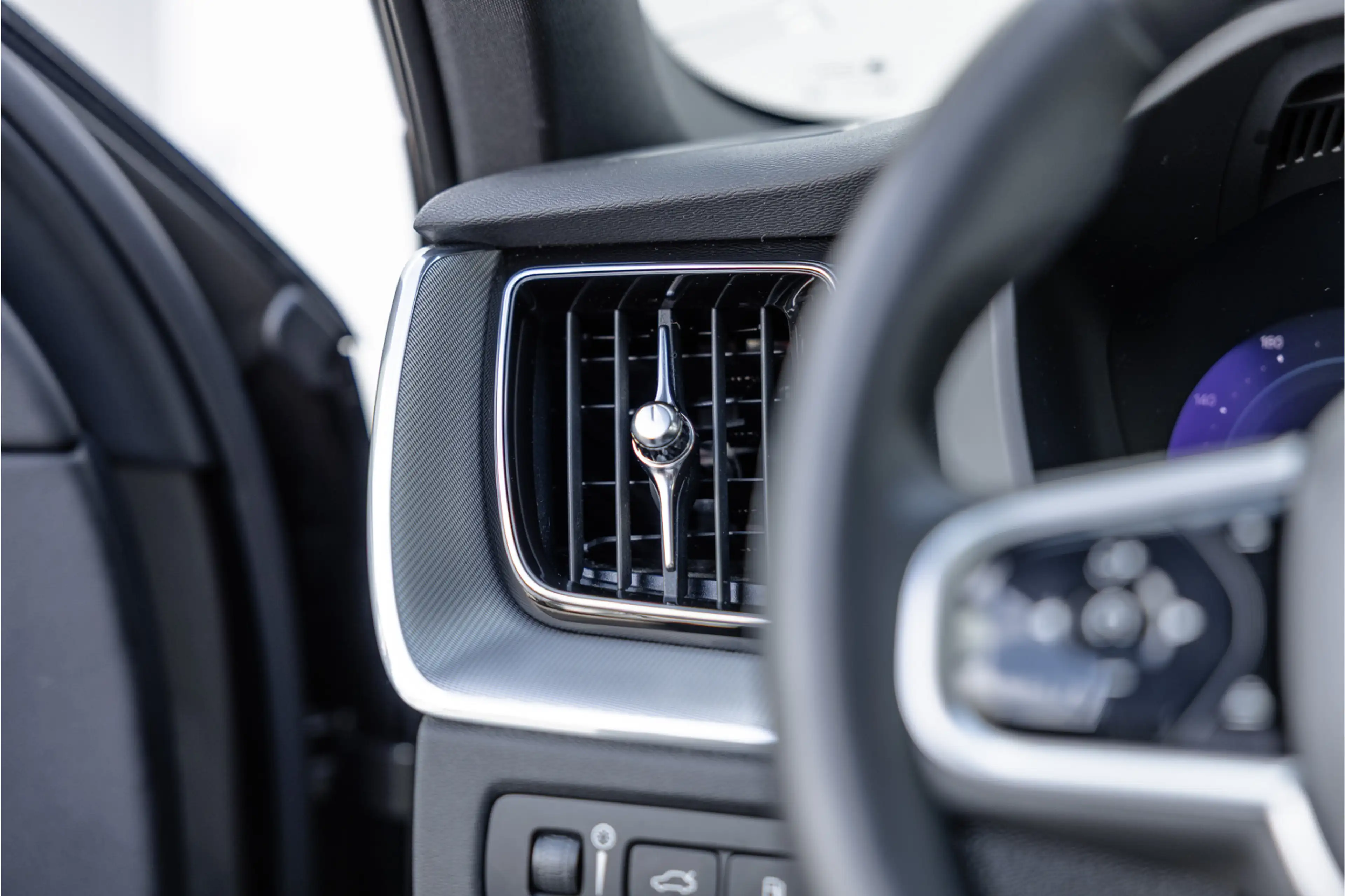 Volvo XC60 2.0 Recharge T6 AWD R-Design Pano / Harman Kardon — photo 47