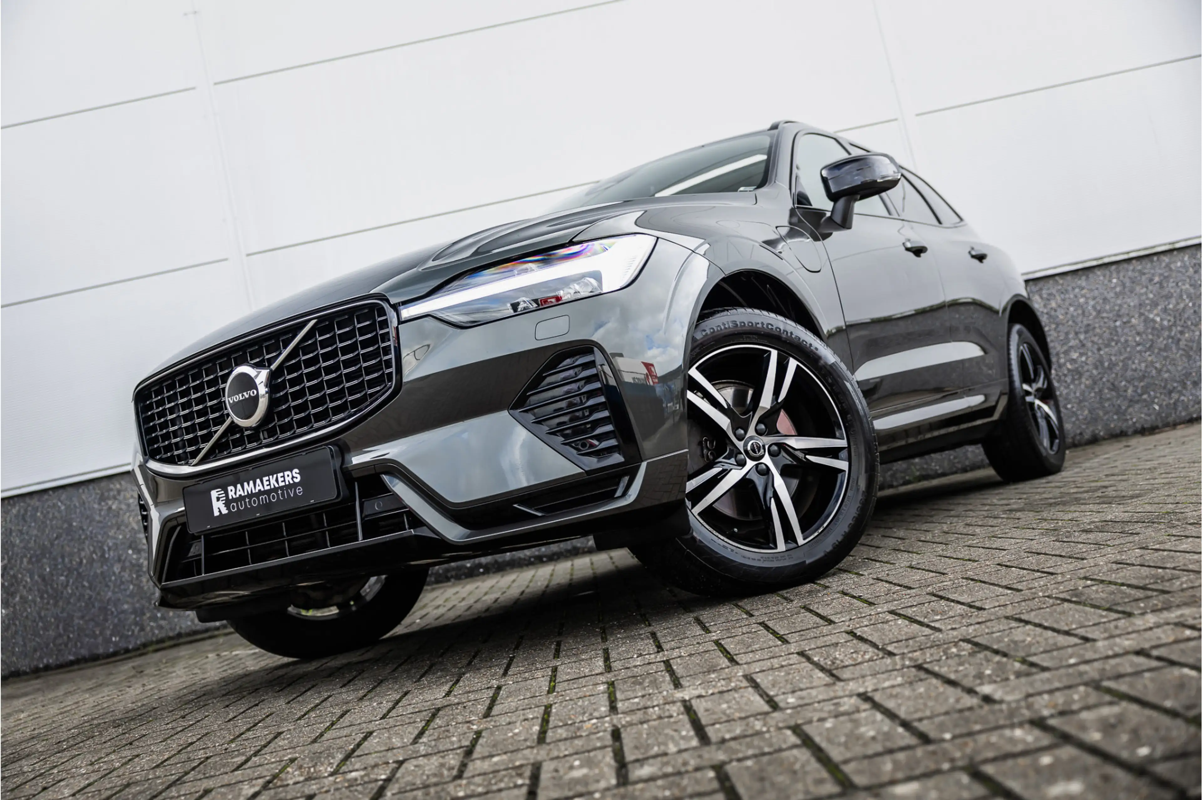 Volvo XC60 2.0 Recharge T6 AWD R-Design Pano / Harman Kardon — photo 26