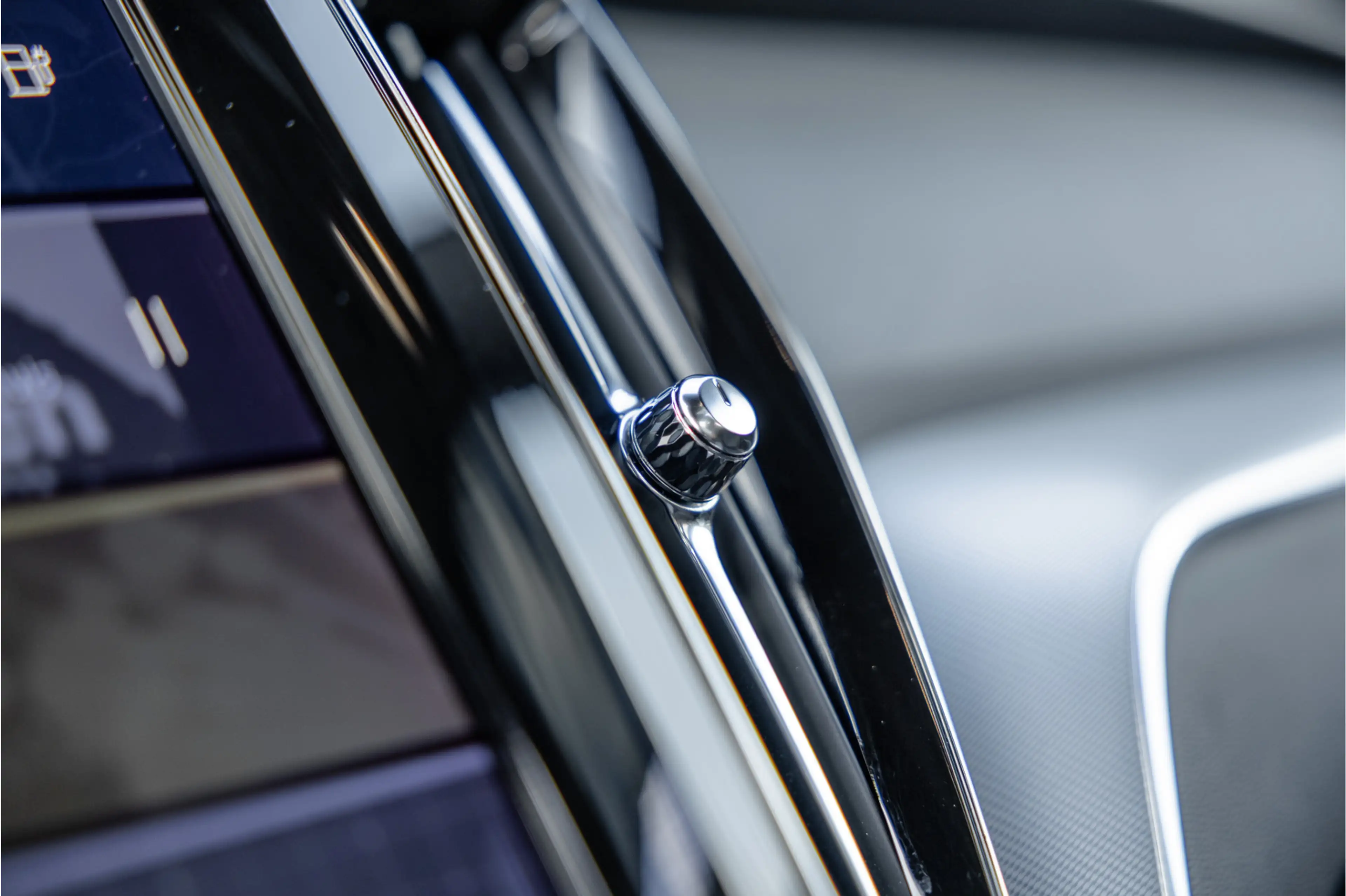 Volvo XC60 2.0 Recharge T6 AWD R-Design Pano / Harman Kardon — photo 45