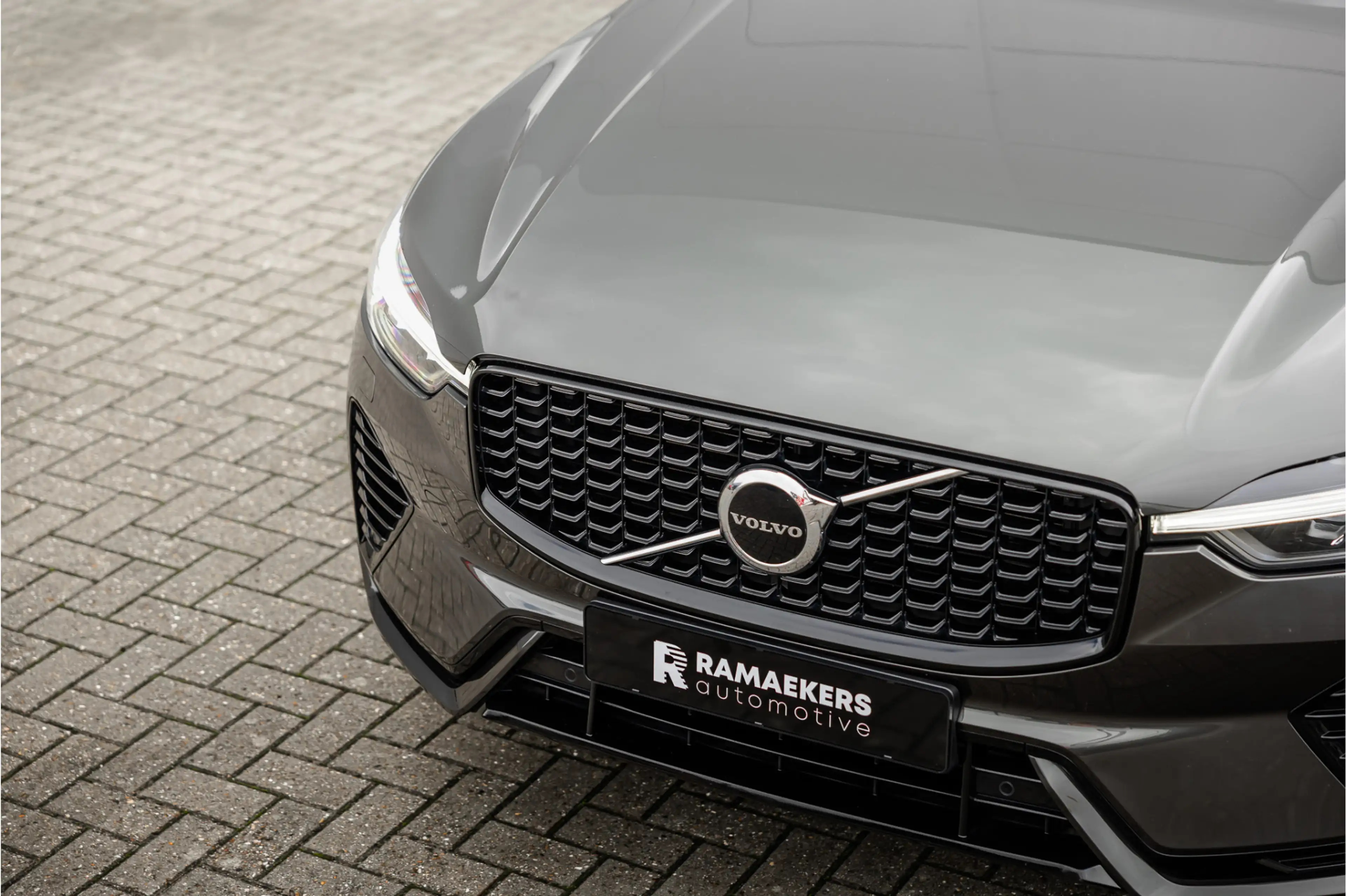 Volvo XC60 2.0 Recharge T6 AWD R-Design Pano / Harman Kardon — photo 20