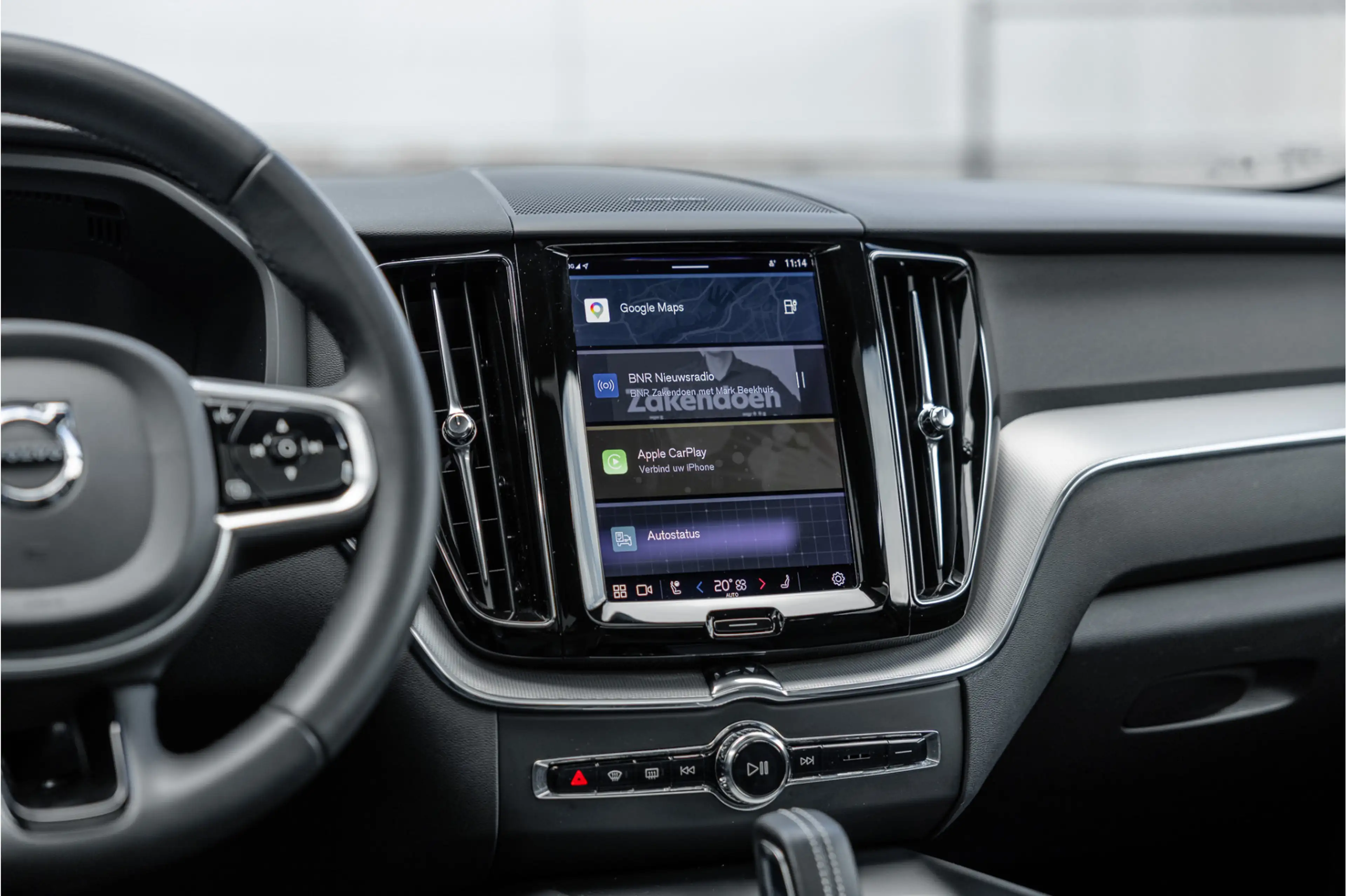 Volvo XC60 2.0 Recharge T6 AWD R-Design Pano / Harman Kardon — photo 39