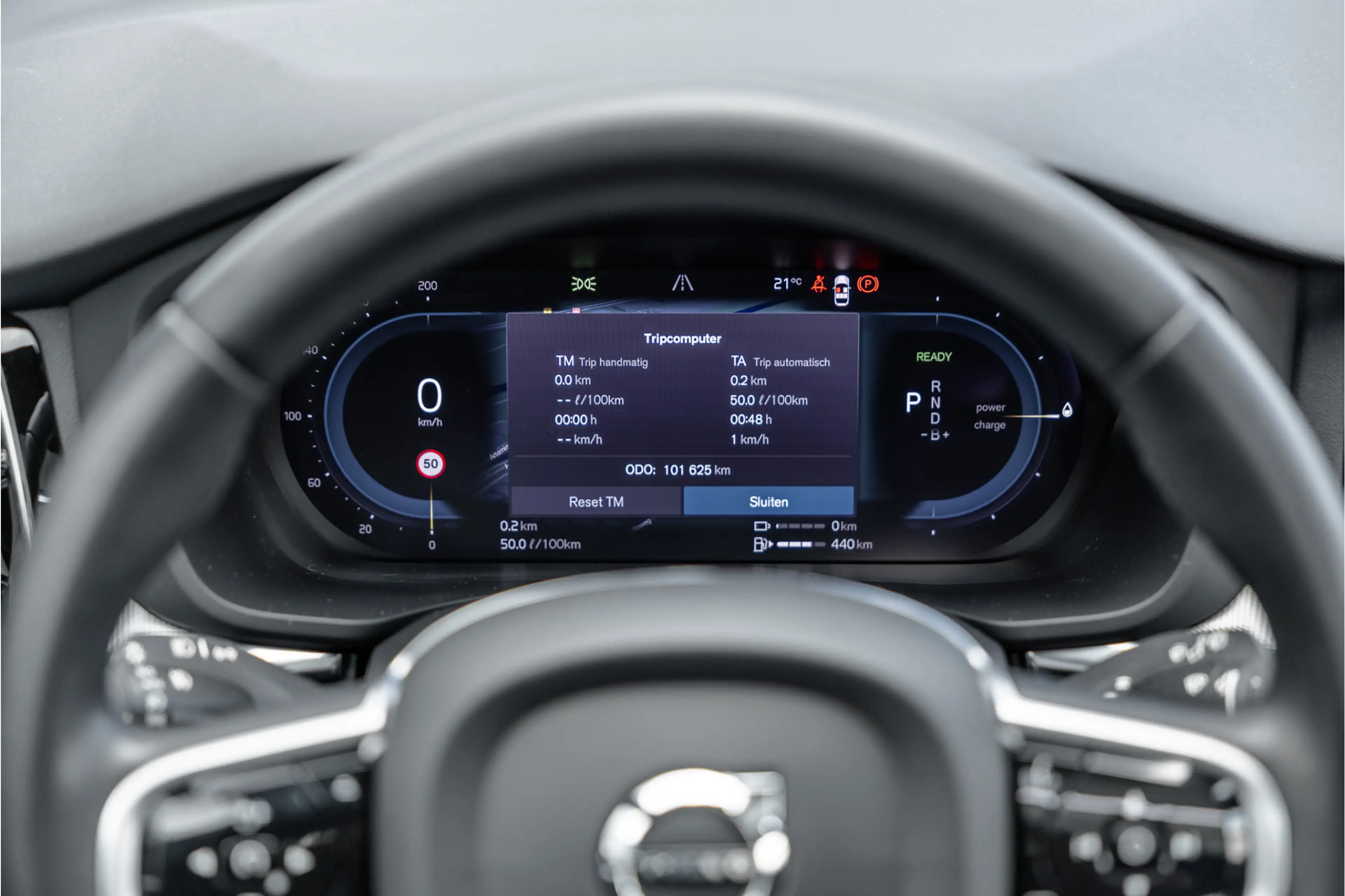 Volvo XC60 2.0 Recharge T6 AWD R-Design Pano / Harman Kardon — photo 37