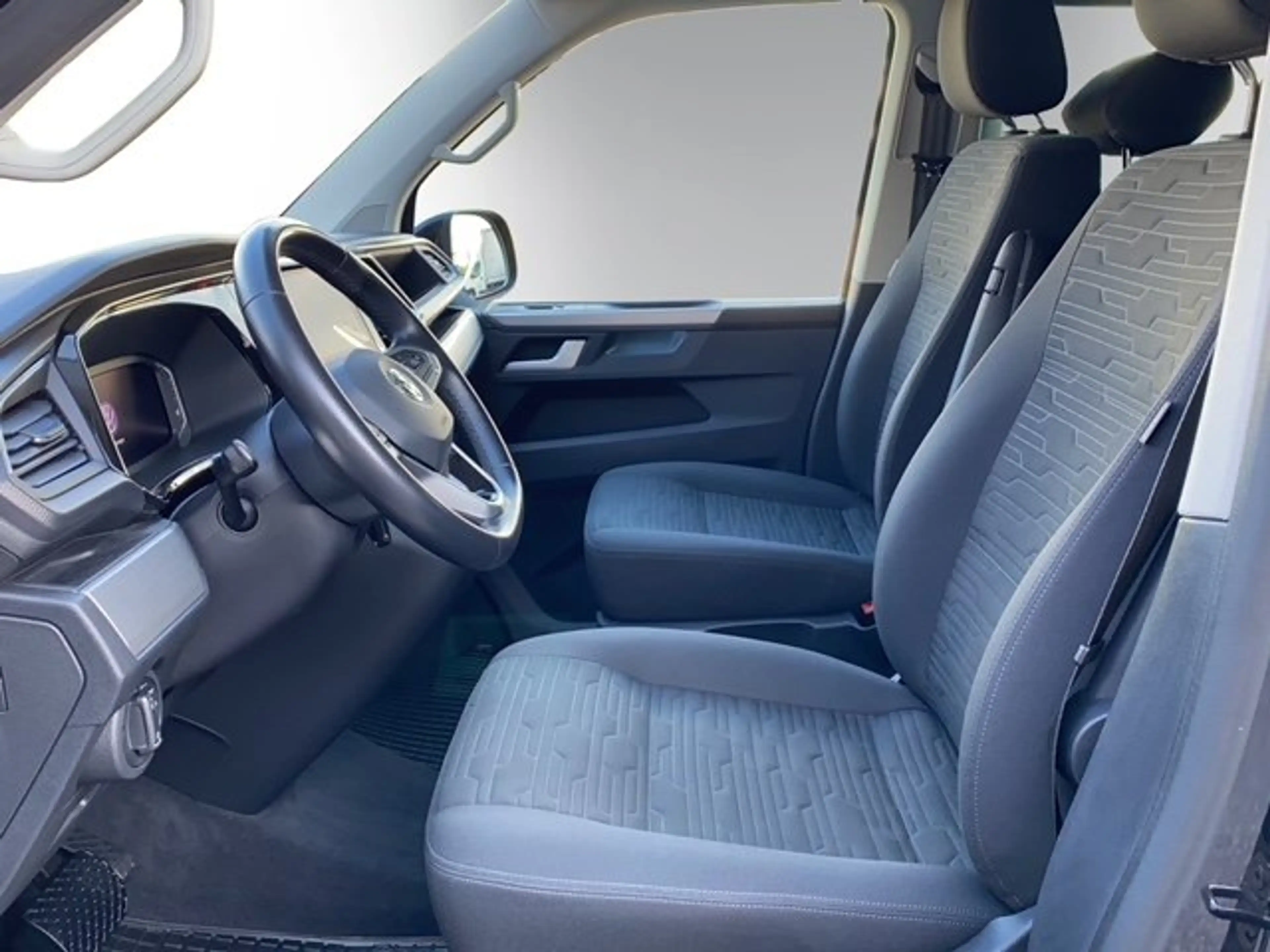 Volkswagen T6.1 Multivan Comfortline 2,0 tDI DSG — photo 7