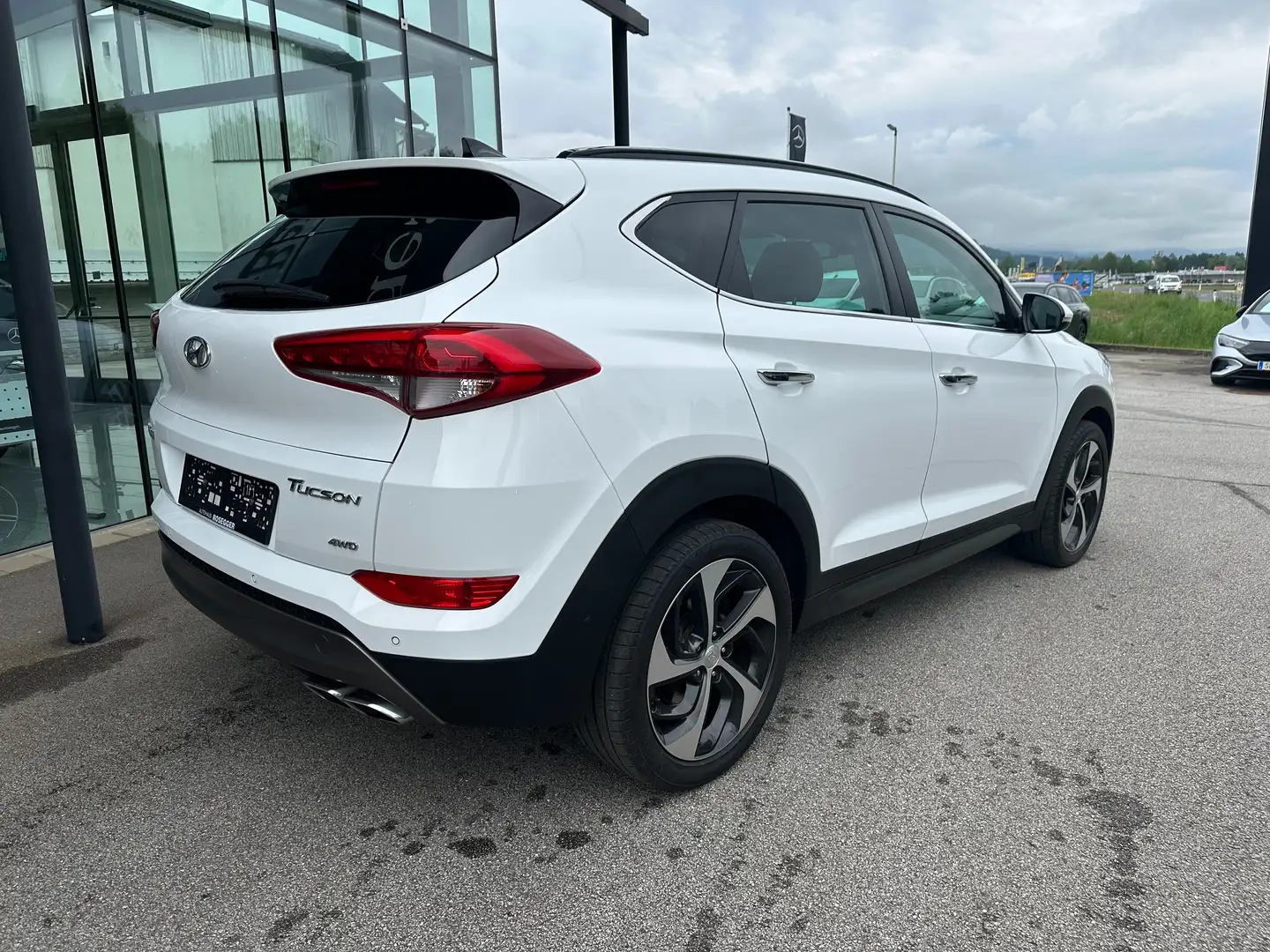 Hyundai TUCSON 2,0 CRDI 4WD Platin Aut.*AHV*Panorama-Schiebedach* Weiß - 2