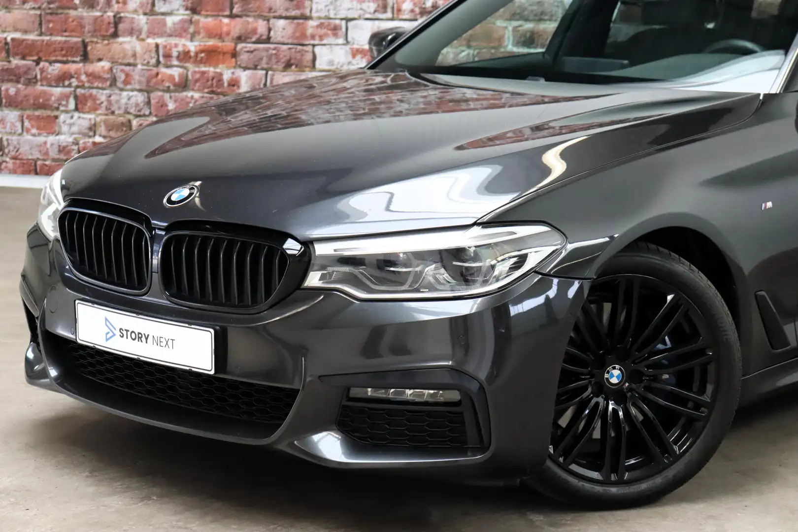 BMW 530 5 Serie Touring 530i High Executive M Sport Pakket Grijs - 2