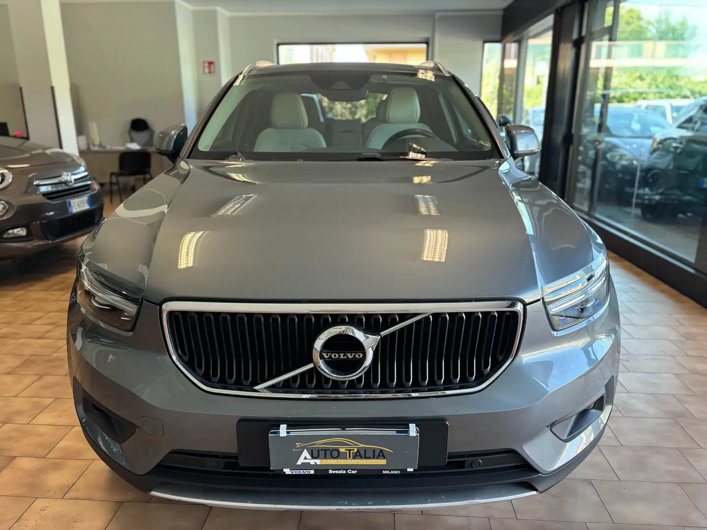 Volvo XC40 2.0 t4 Momentum awd geartronic*UNICOPRO* Gris - 2