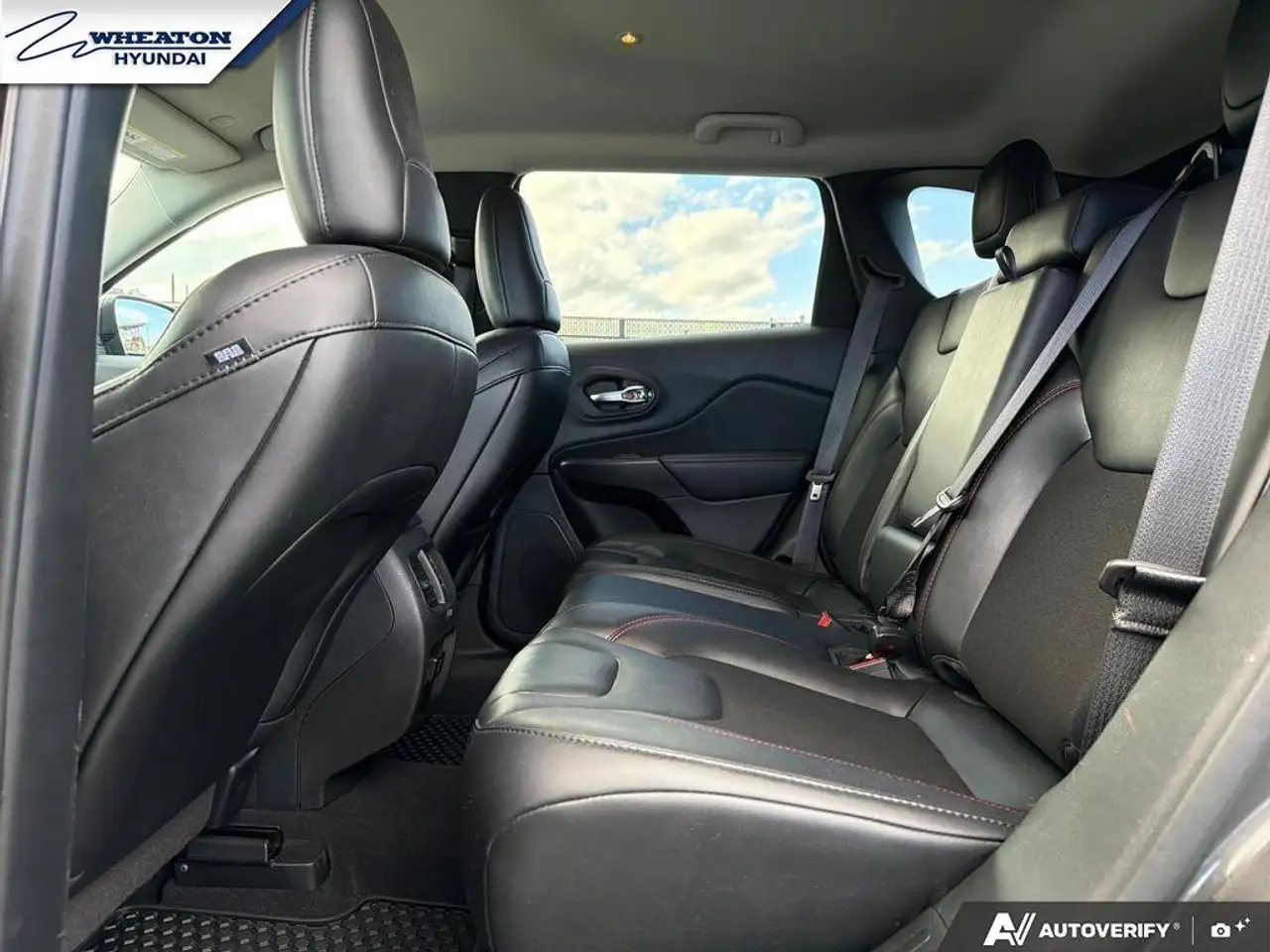 Jeep Cherokee снимка Jeep Cherokee