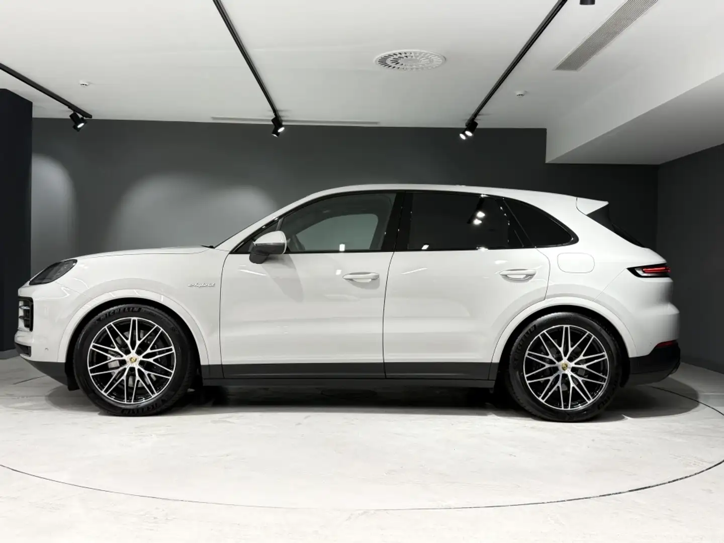 Porsche Cayenne E-Hybrid Aut. Gris - 2