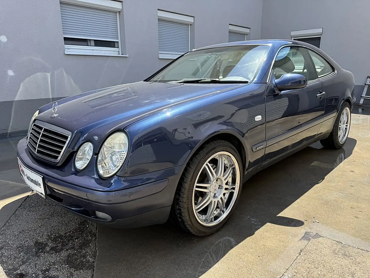 Mercedes-Benz CLK 320 Sport Aut. Blau - 2