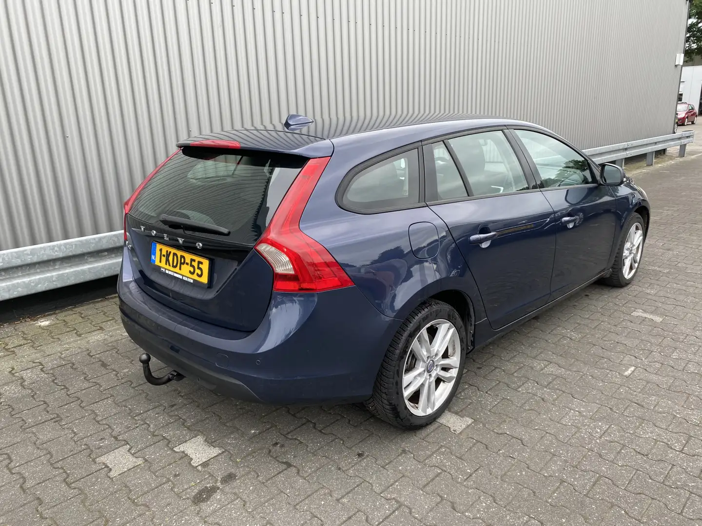 Volvo V60 1.6 D2 Kinetic 2e Eignr, Clima, Navi, CC, PDC, LM, Blauw - 2