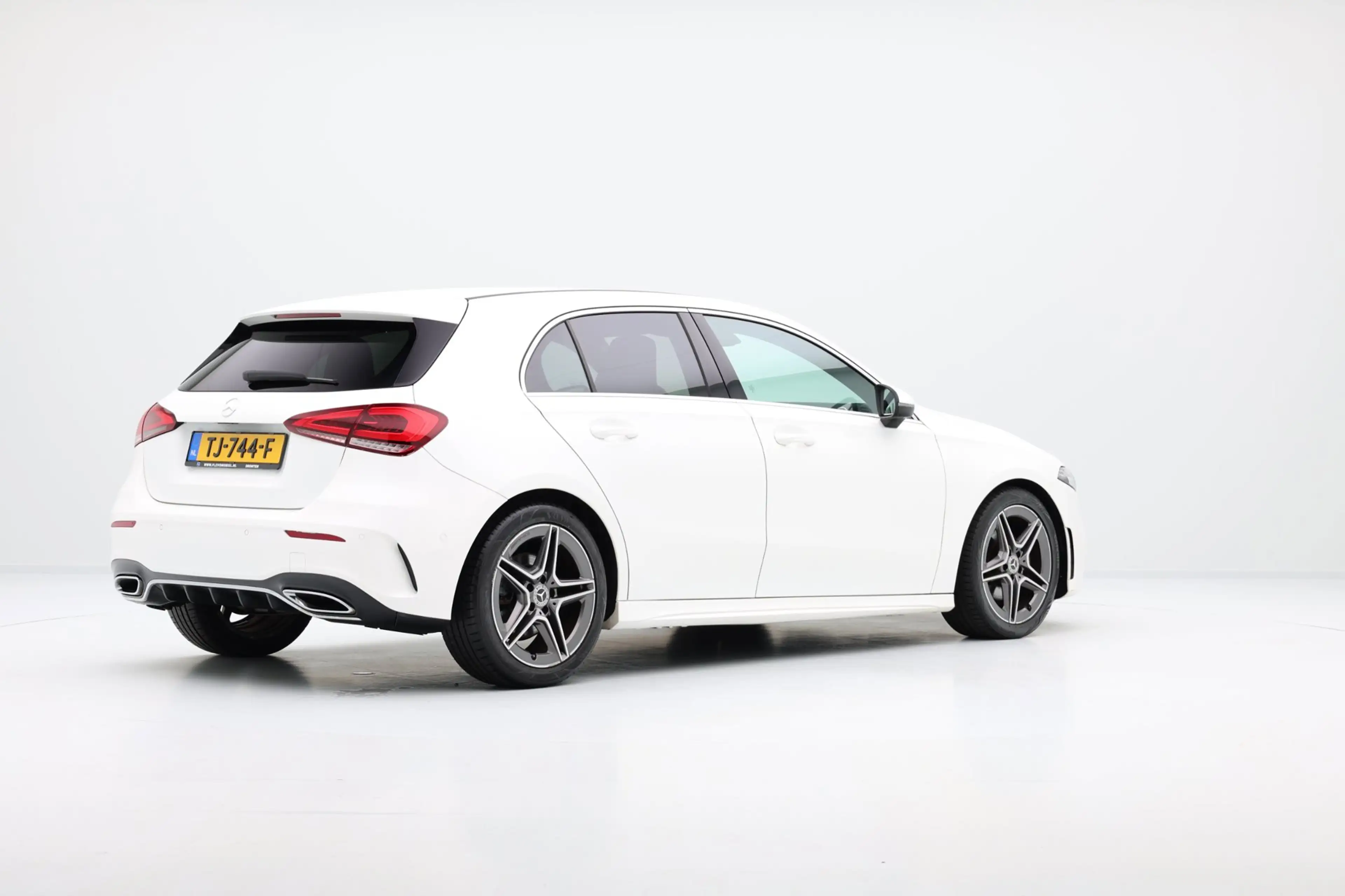 Mercedes-Benz A 200 AMG Bus. Solution Aut. Navi|Leder-Alcantara|LMV|Ca — photo 3