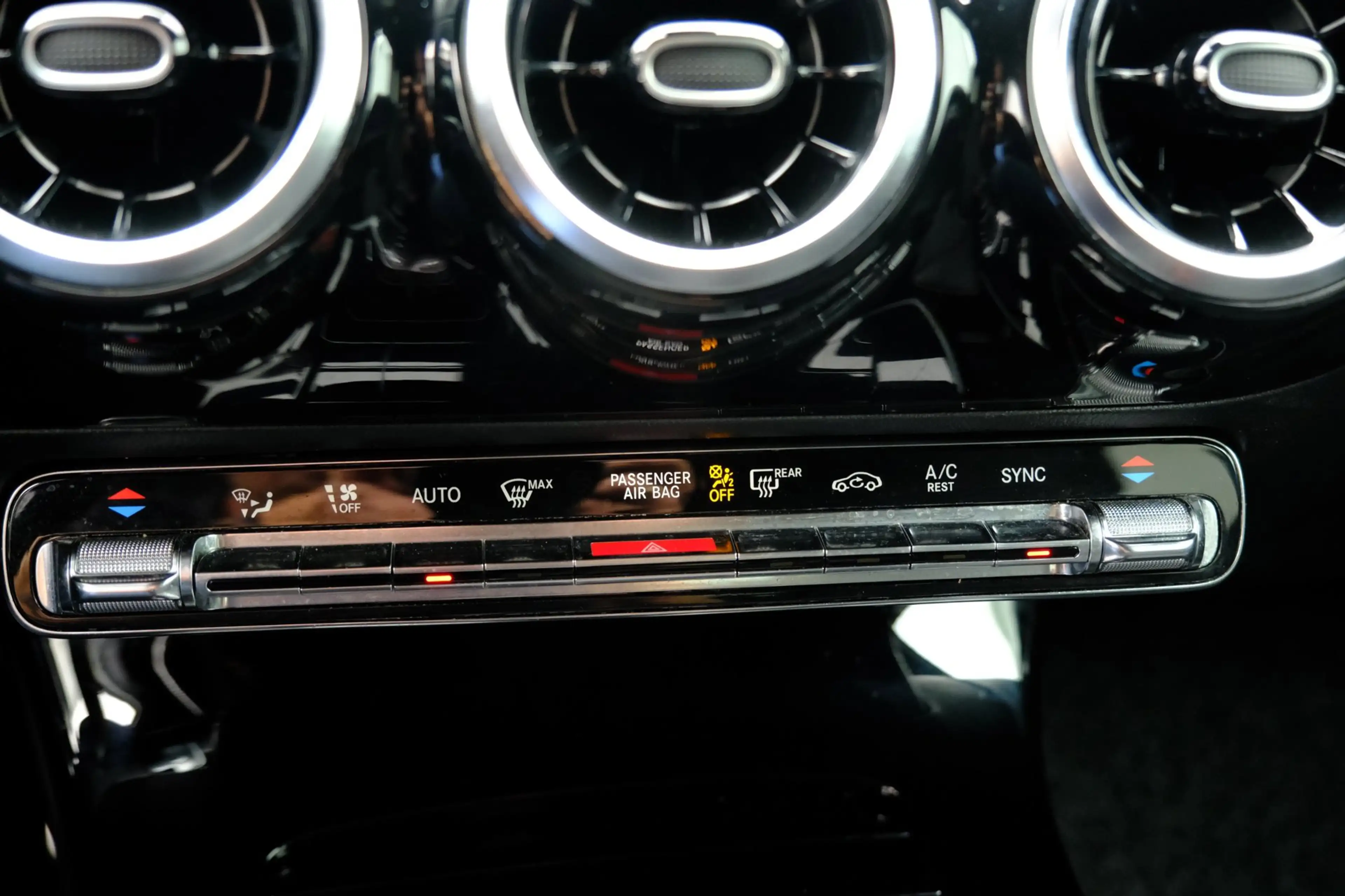 Mercedes-Benz A 200 AMG Bus. Solution Aut. Navi|Leder-Alcantara|LMV|Ca — photo 12