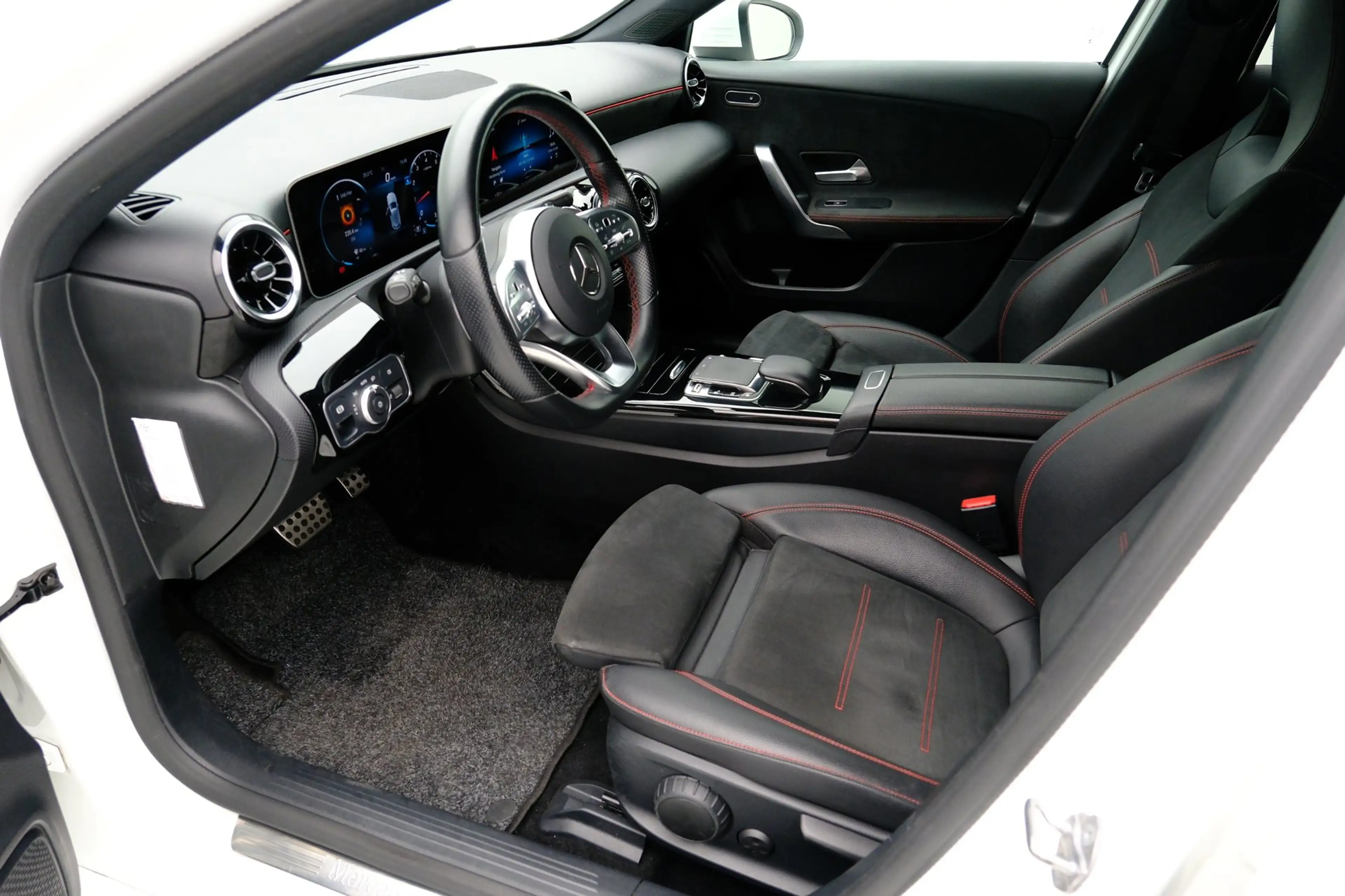 Mercedes-Benz A 200 AMG Bus. Solution Aut. Navi|Leder-Alcantara|LMV|Ca — photo 2
