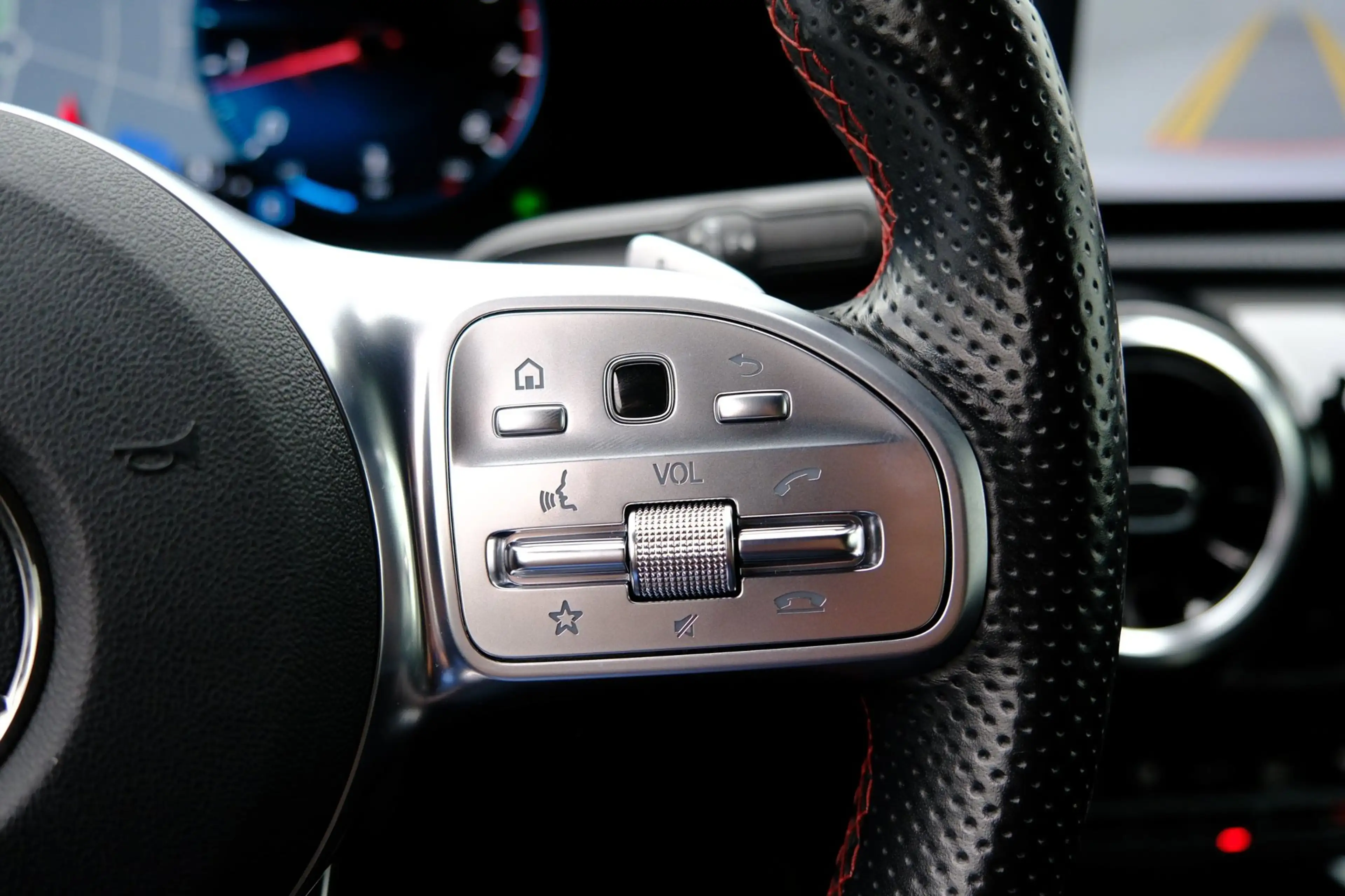 Mercedes-Benz A 200 AMG Bus. Solution Aut. Navi|Leder-Alcantara|LMV|Ca — photo 26