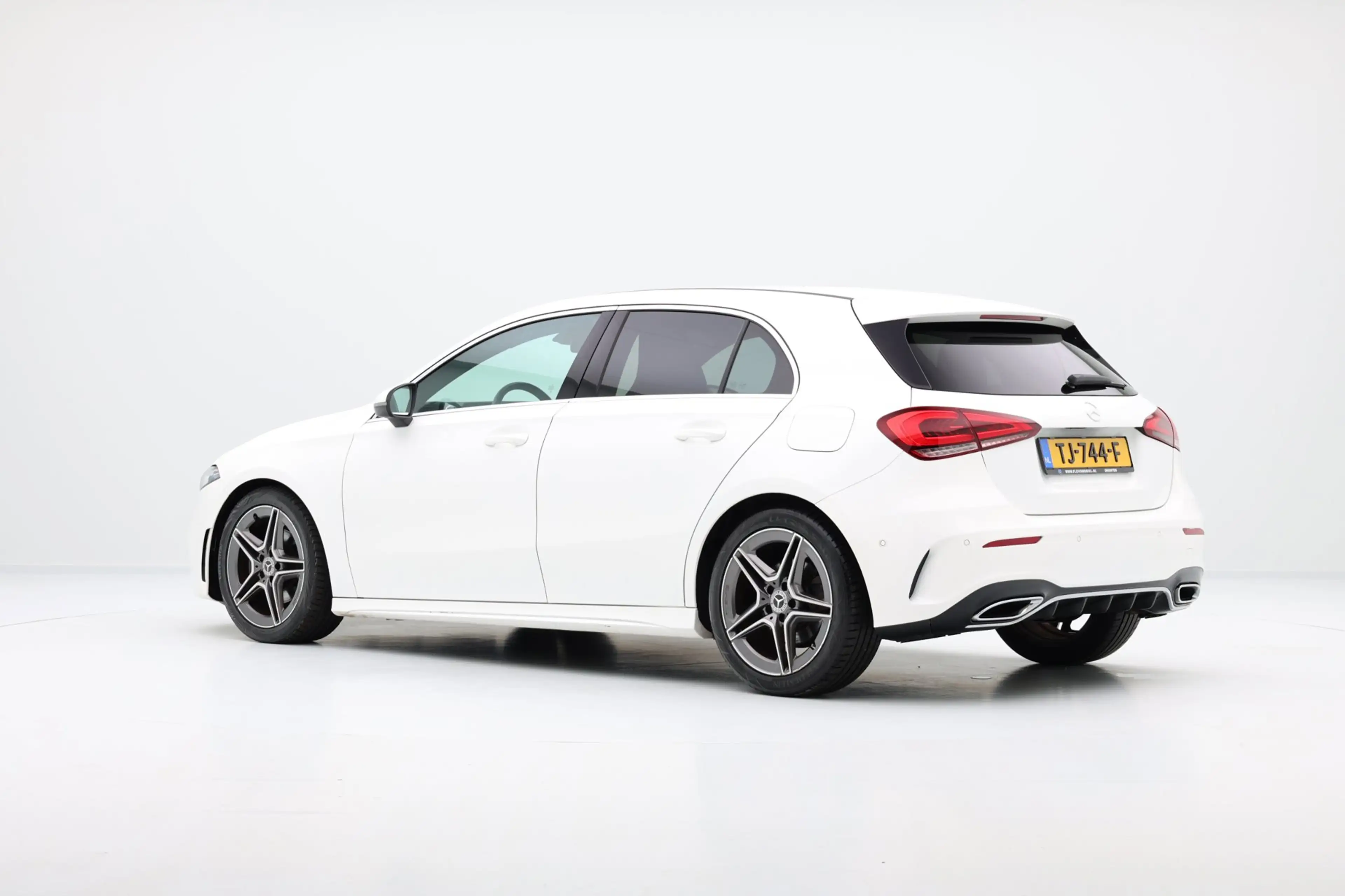 Mercedes-Benz A 200 AMG Bus. Solution Aut. Navi|Leder-Alcantara|LMV|Ca — photo 35