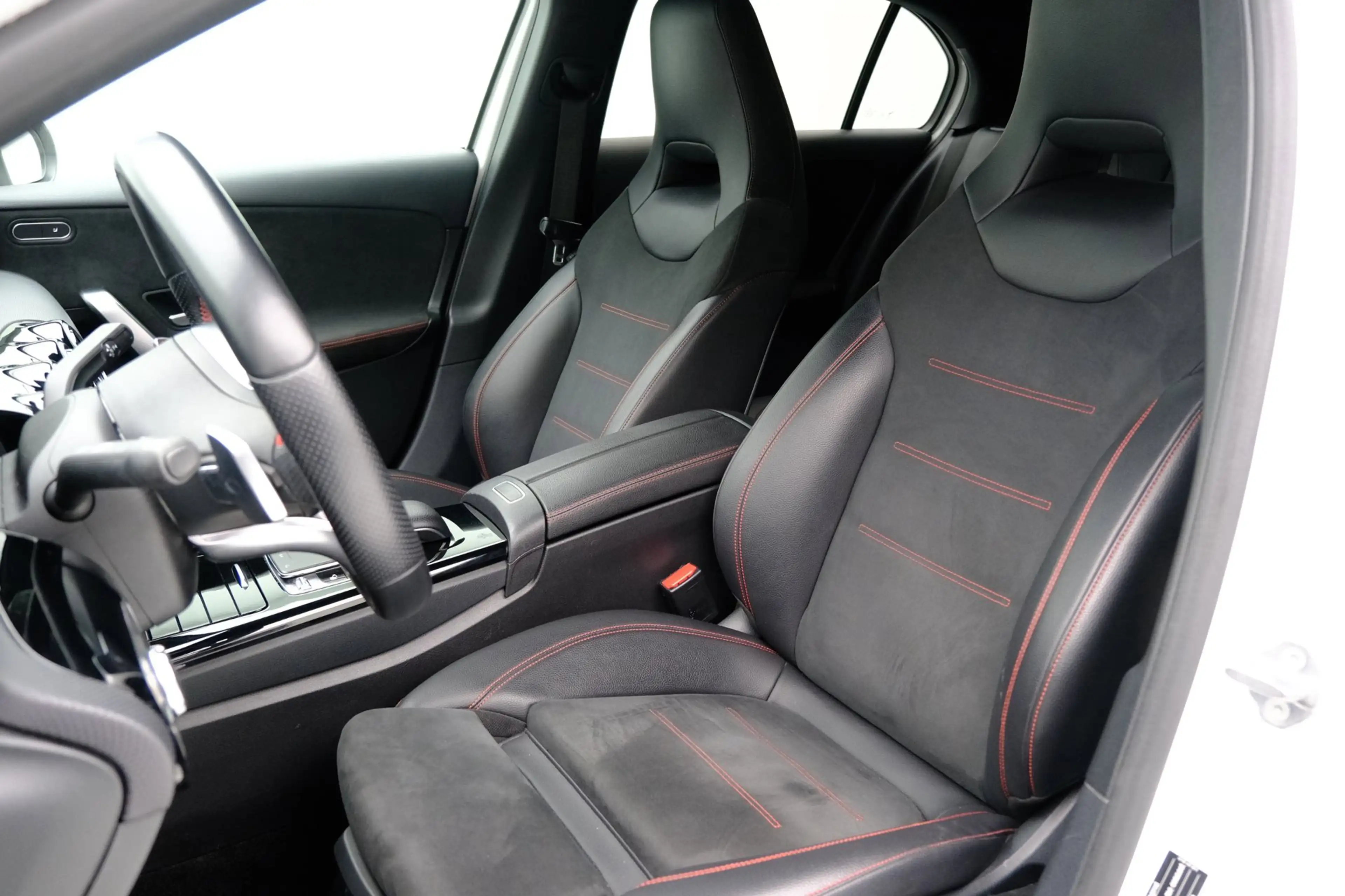 Mercedes-Benz A 200 AMG Bus. Solution Aut. Navi|Leder-Alcantara|LMV|Ca — photo 31