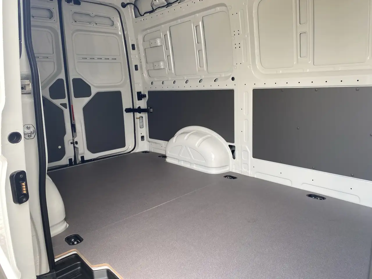 Volkswagen Crafter 35 Kasten 2,0 TDI MR HD L3H3 15
