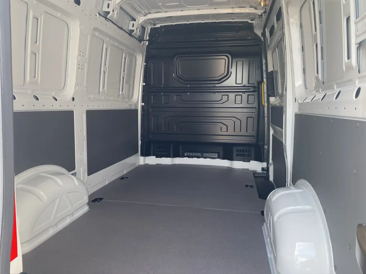 Volkswagen Crafter 35 Kasten 2,0 TDI MR HD L3H3 12