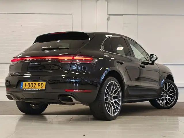 Porsche Macan view 7