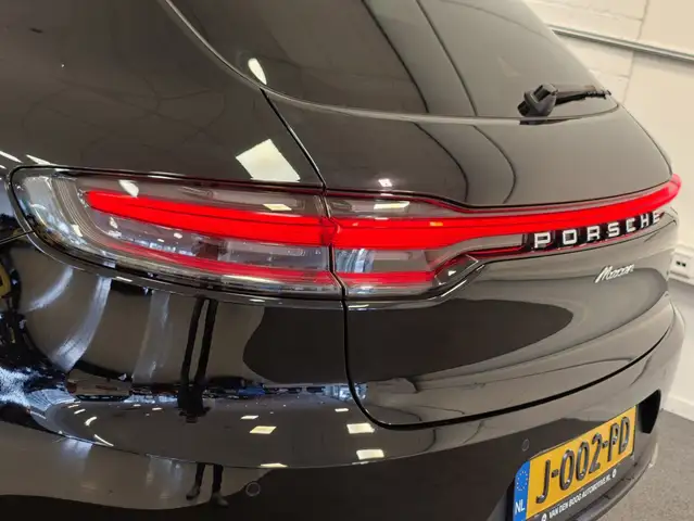 Porsche Macan view 8