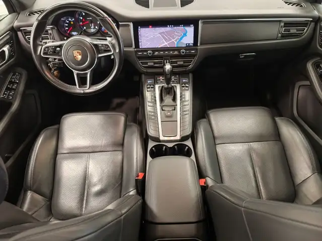 Porsche Macan view 10