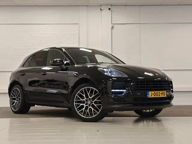 Porsche Macan view 2