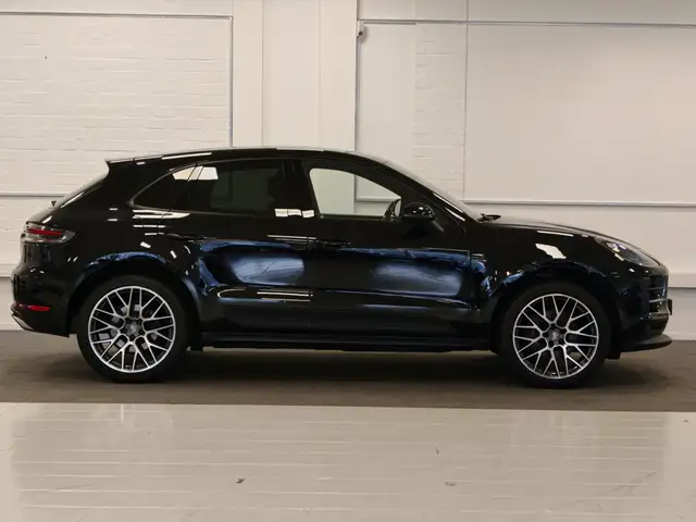 Porsche Macan view 4