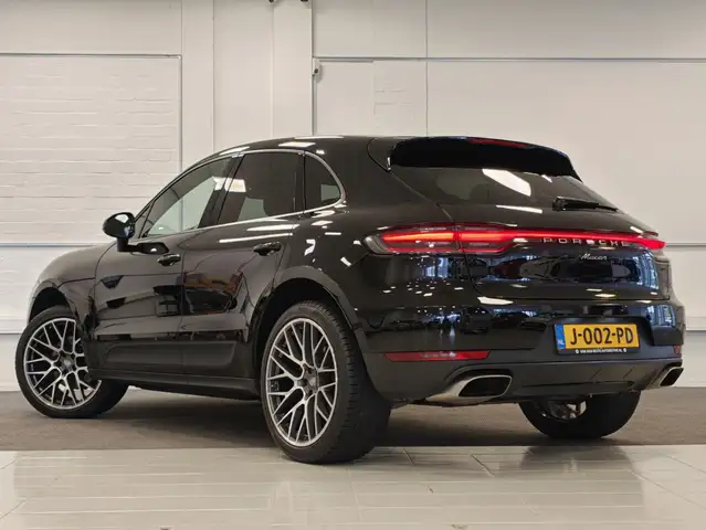Porsche Macan view 6