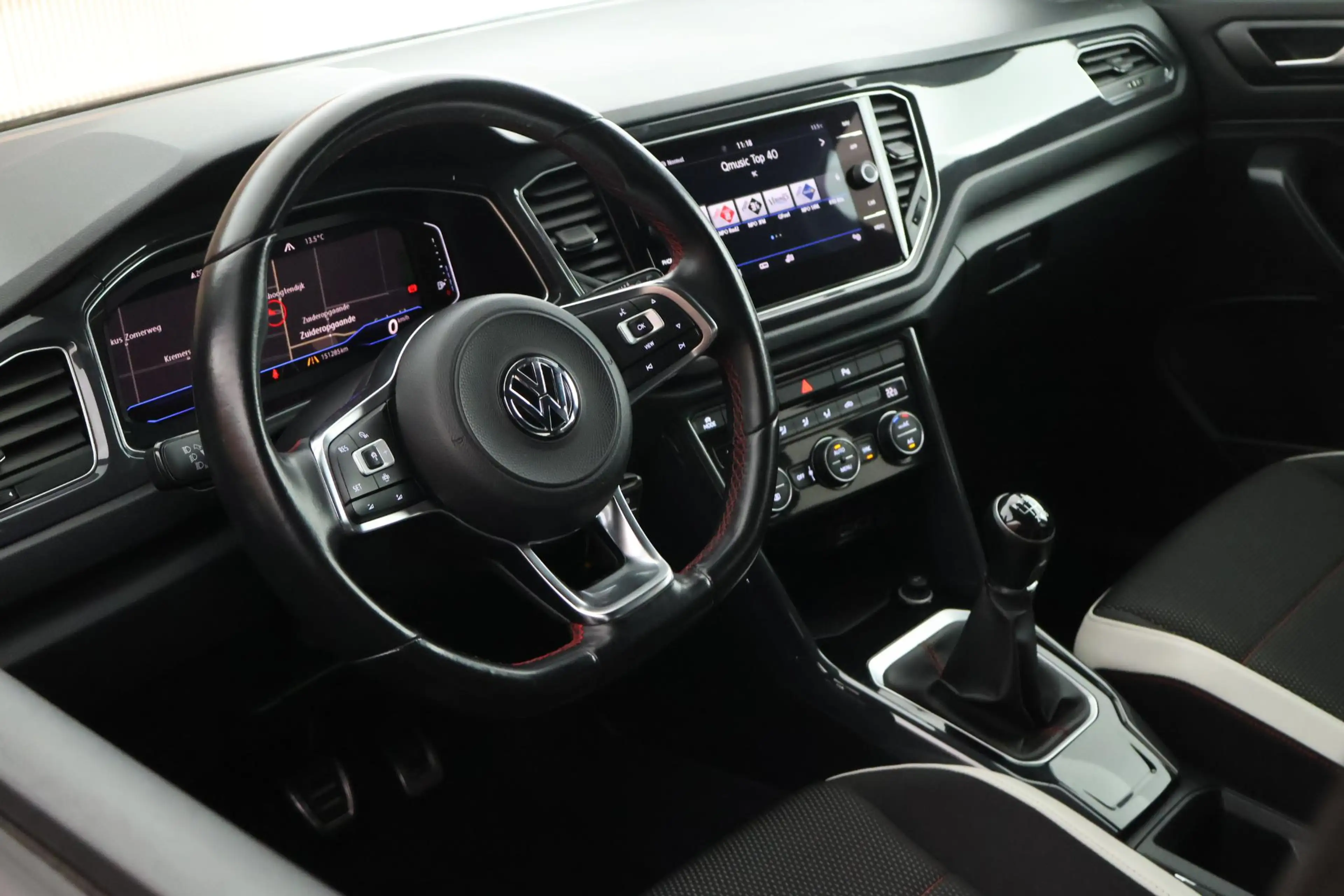 Volkswagen T-Roc 1.0 TSI 116pk Sport Trekhaak LED Navigatie — photo 3