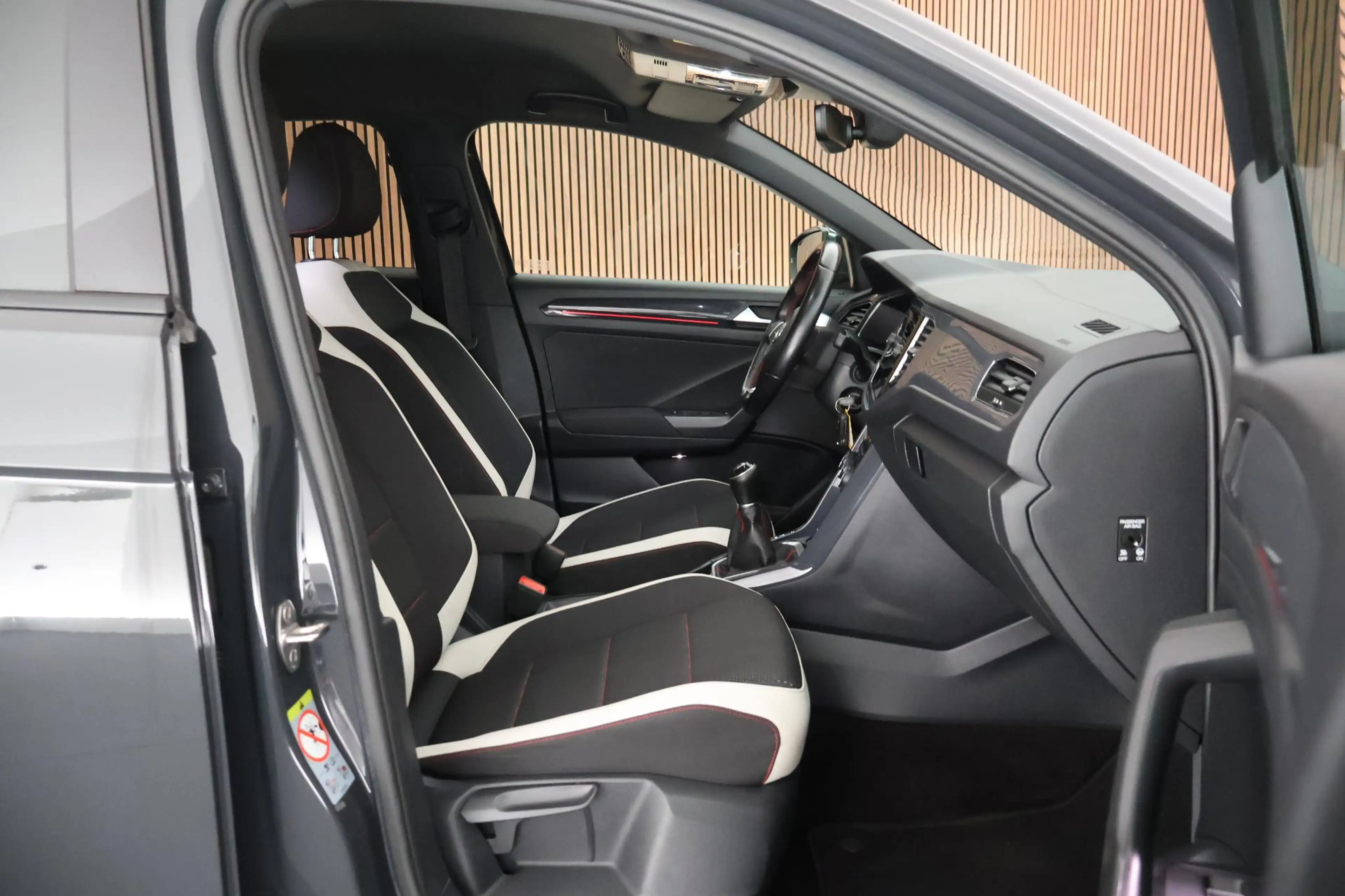 Volkswagen T-Roc 1.0 TSI 116pk Sport Trekhaak LED Navigatie — photo 11