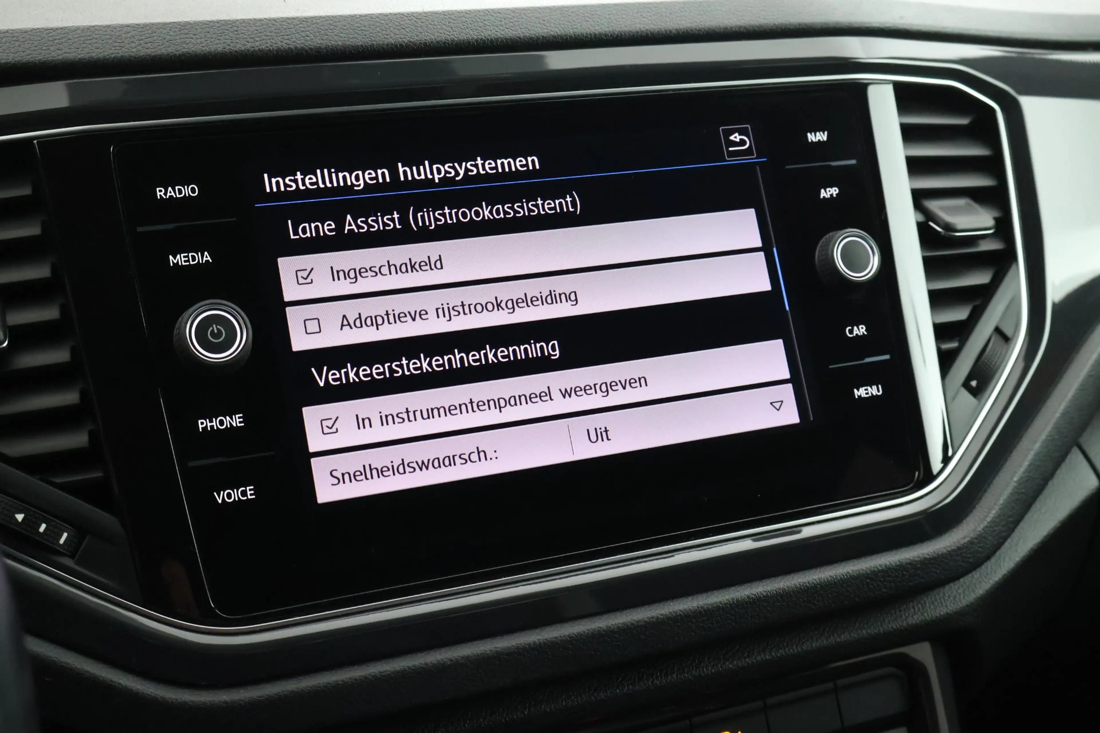 Volkswagen T-Roc 1.0 TSI 116pk Sport Trekhaak LED Navigatie — photo 26