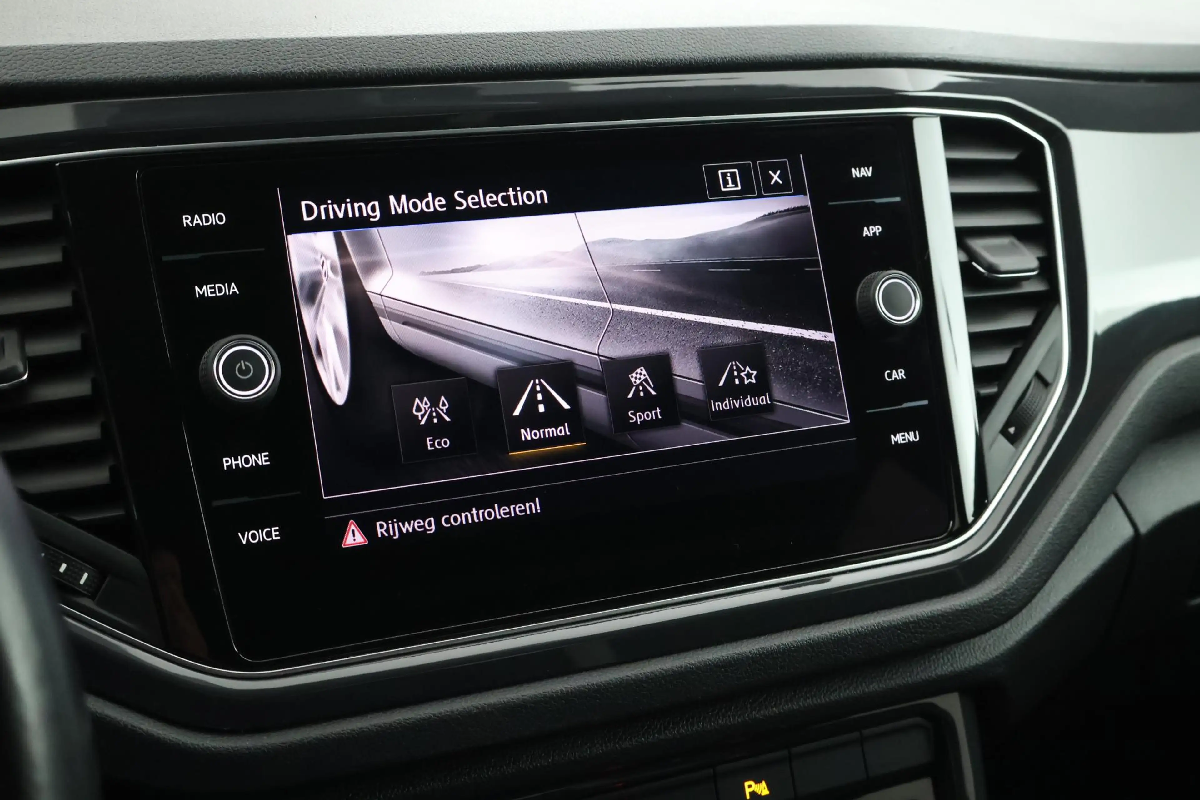 Volkswagen T-Roc 1.0 TSI 116pk Sport Trekhaak LED Navigatie — photo 20