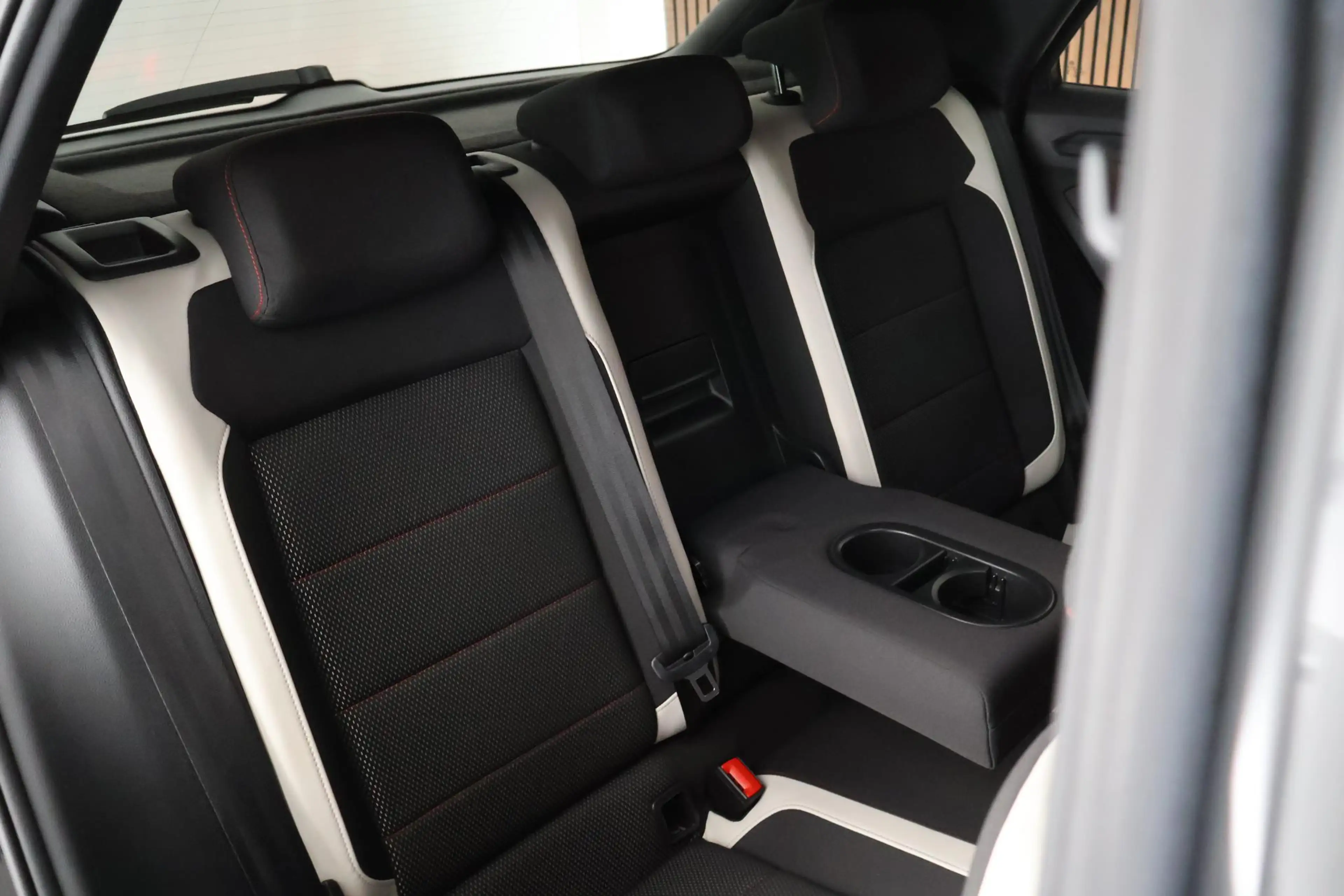 Volkswagen T-Roc 1.0 TSI 116pk Sport Trekhaak LED Navigatie — photo 37