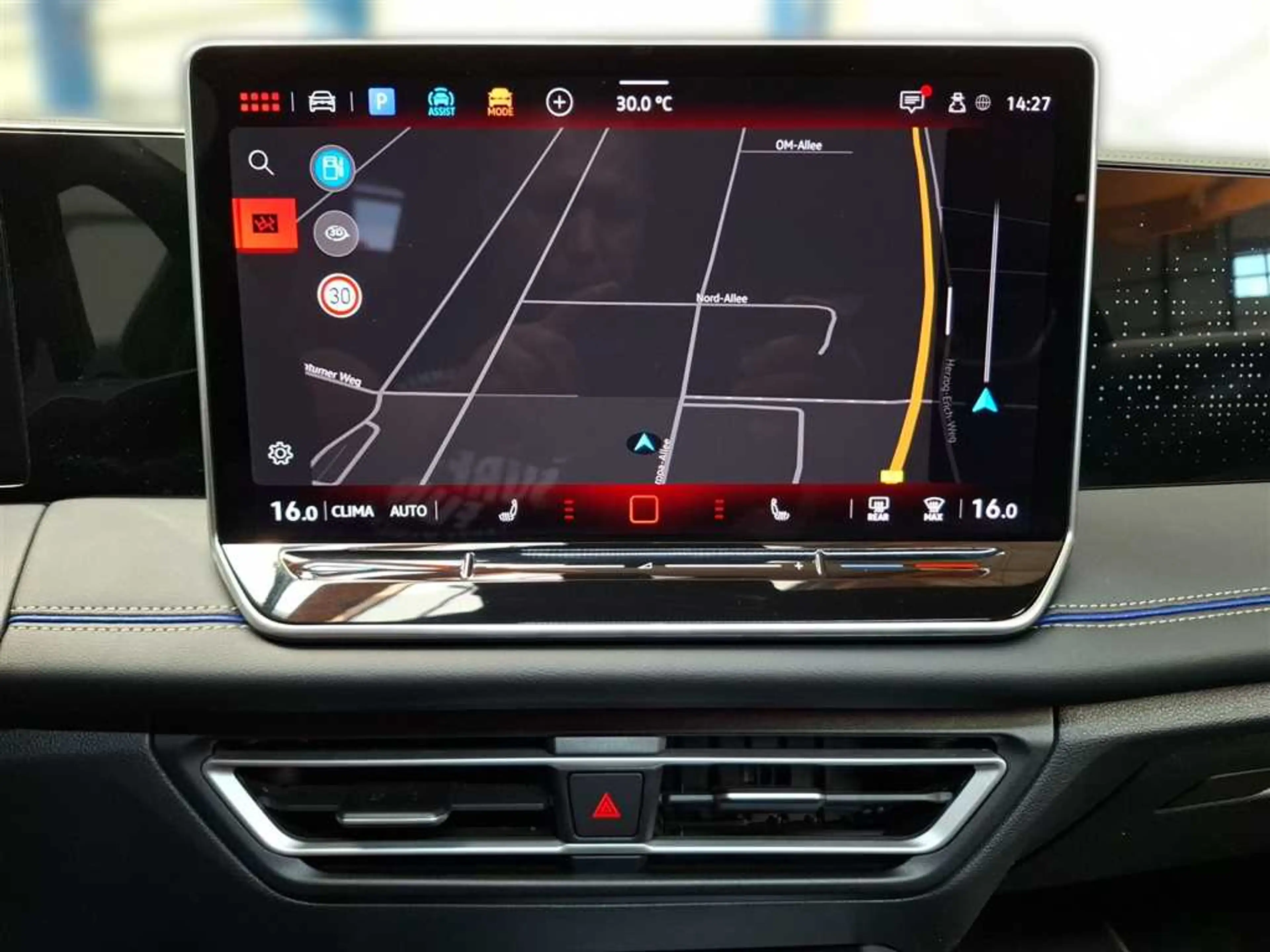 Volkswagen Tiguan R-Line 1.5 eTSI DSG — photo 11