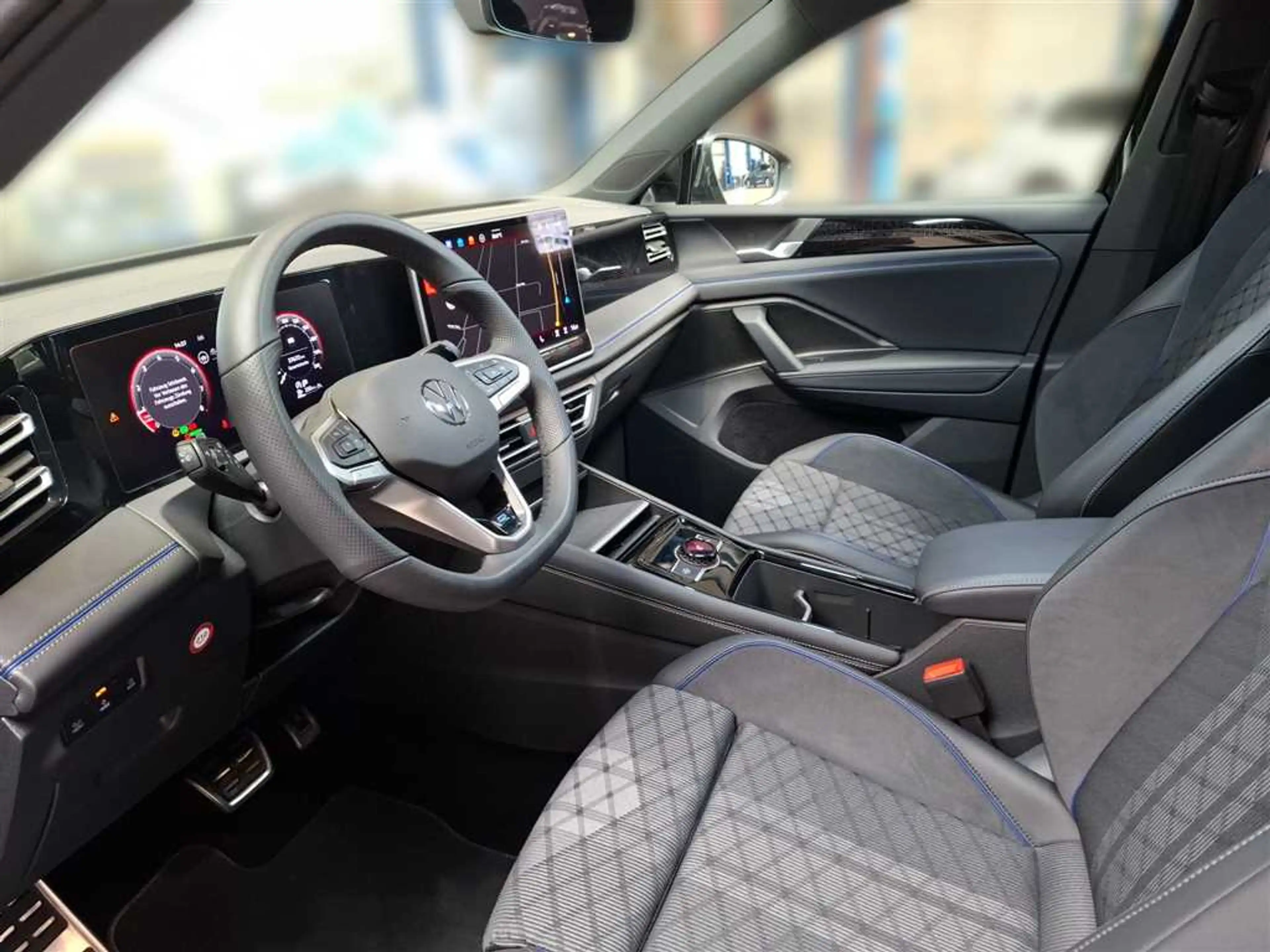 Volkswagen Tiguan R-Line 1.5 eTSI DSG — photo 8