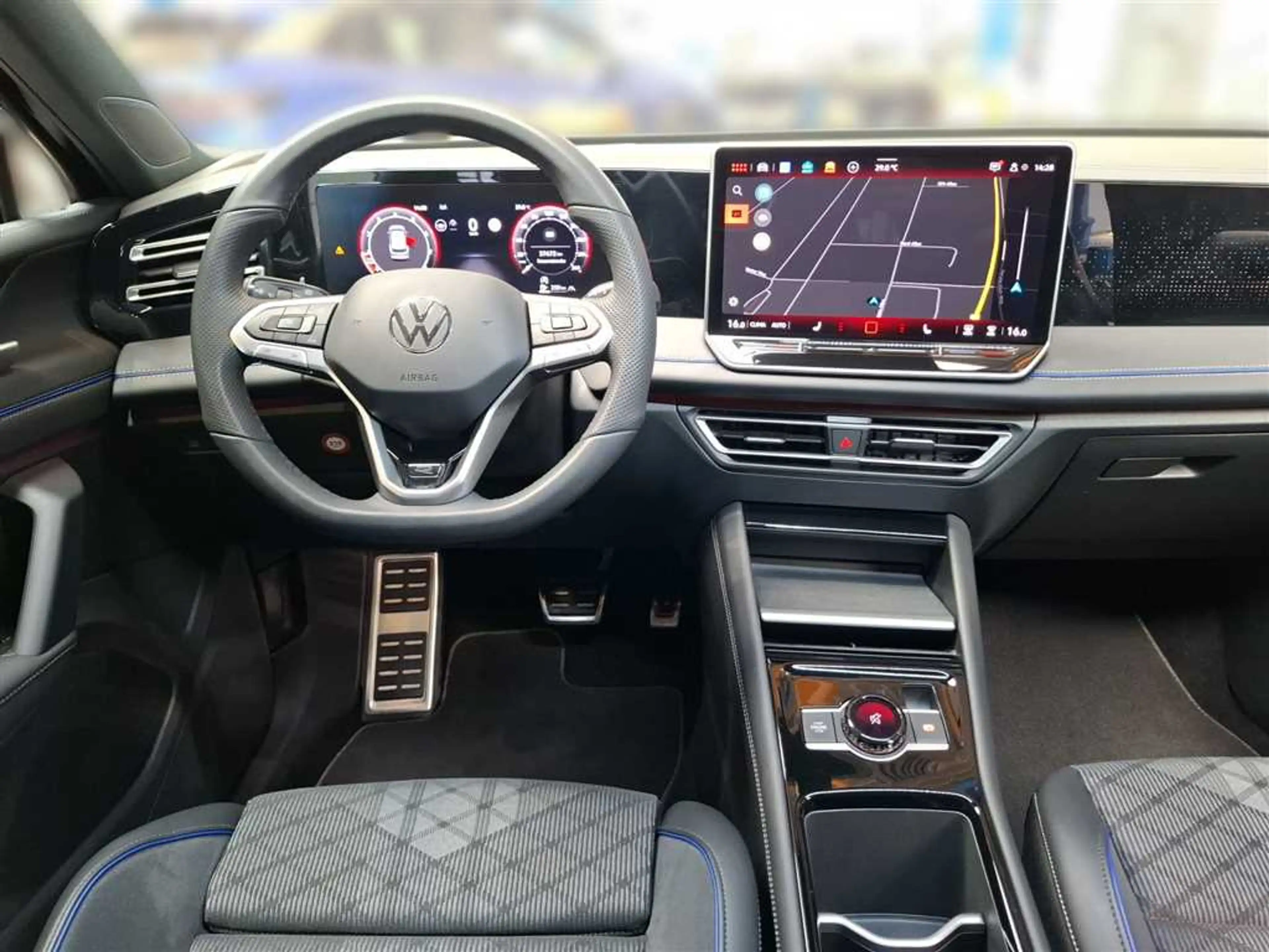 Volkswagen Tiguan R-Line 1.5 eTSI DSG — photo 9
