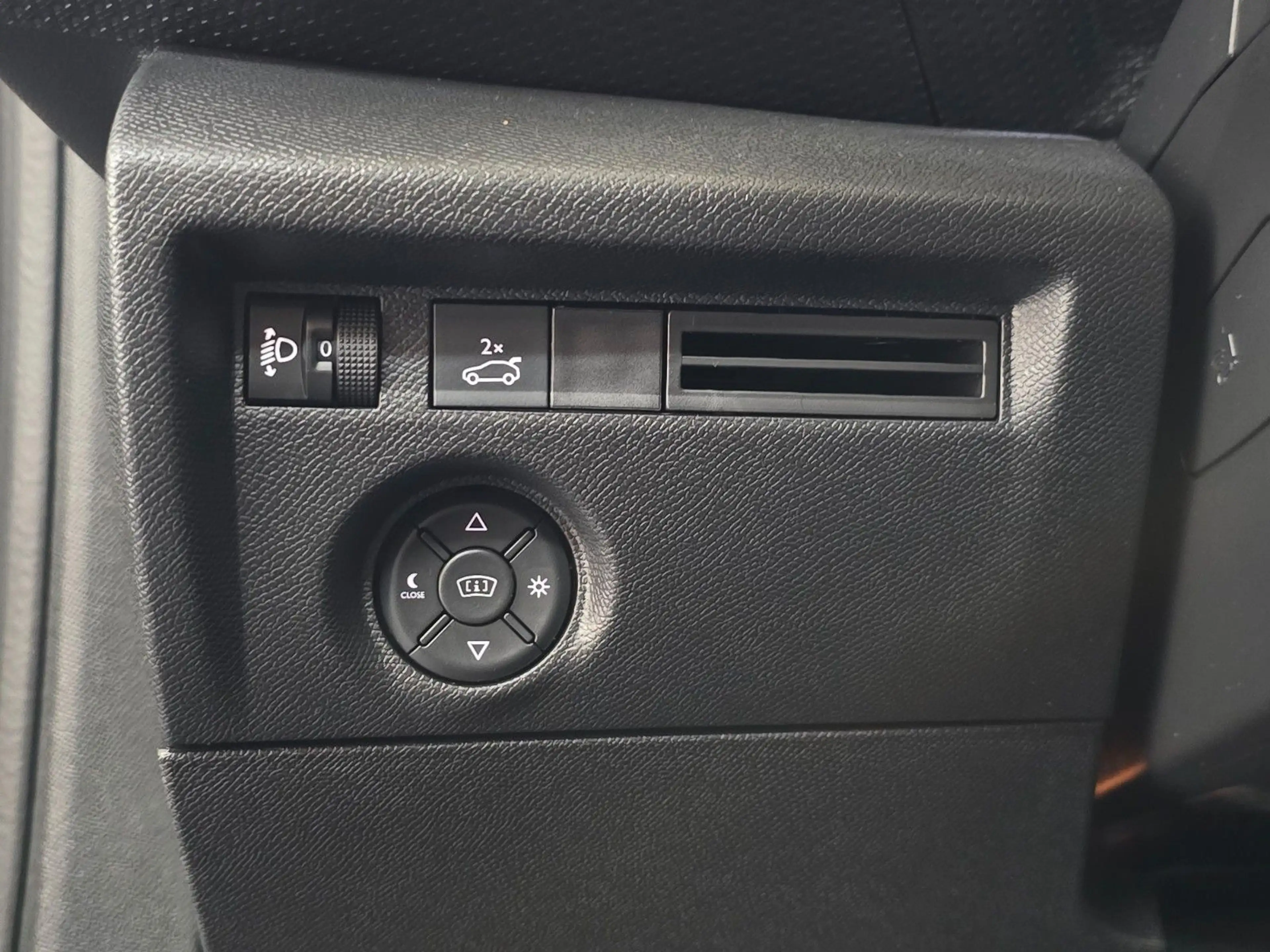 Citroen C4 X Max 96 KW*360°KAM*PDACH*HUD*LED*SH*NAV*TEMP — photo 12
