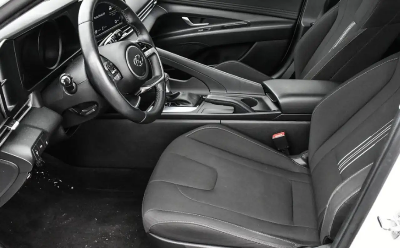 Hyundai ELANTRA снимка Hyundai ELANTRA