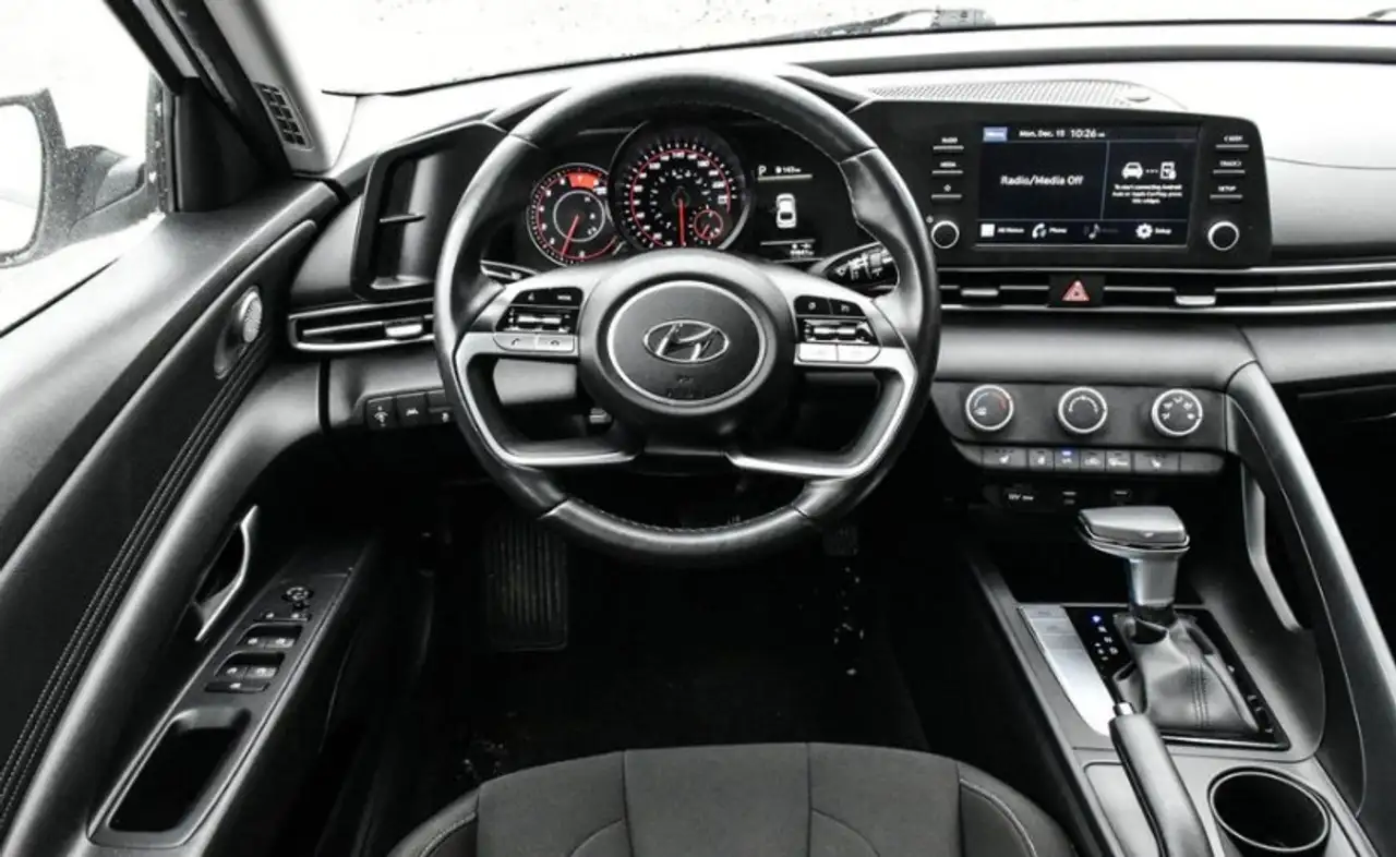 Hyundai ELANTRA снимка Hyundai ELANTRA