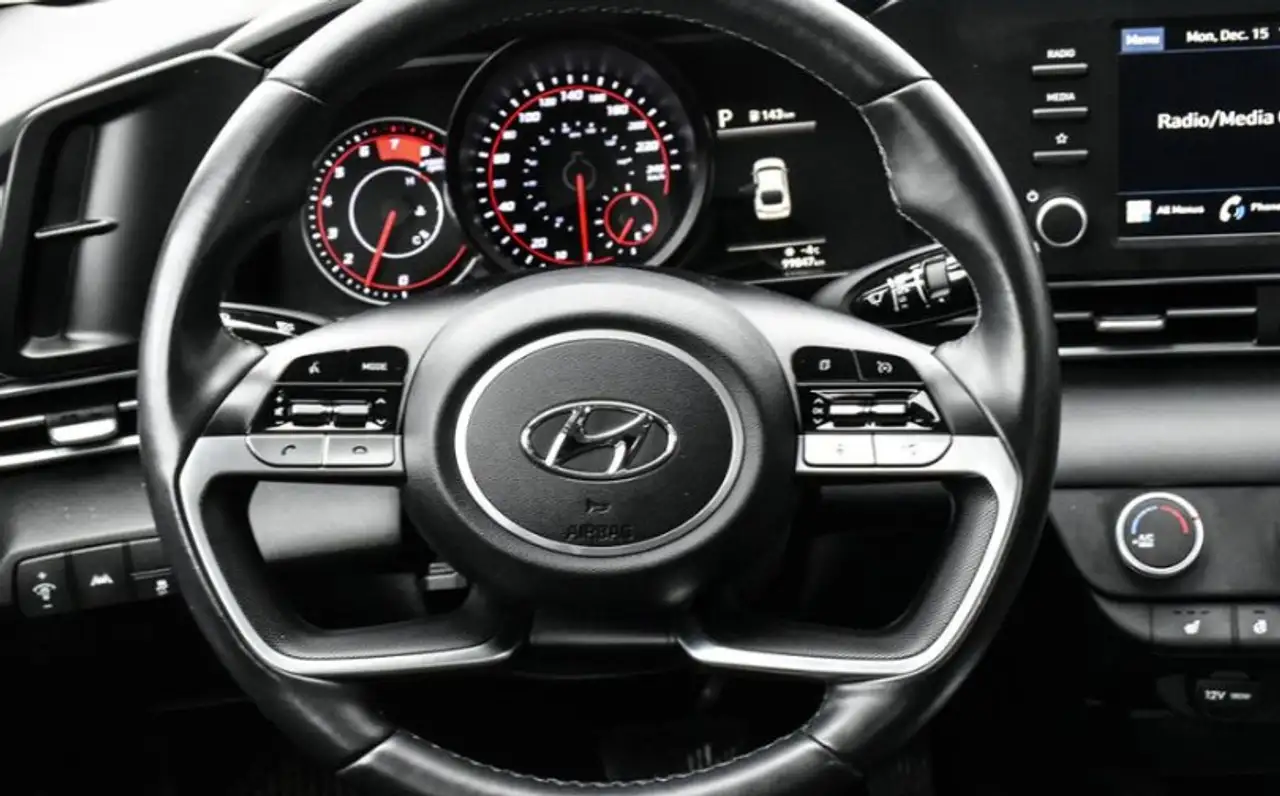 Hyundai ELANTRA снимка Hyundai ELANTRA